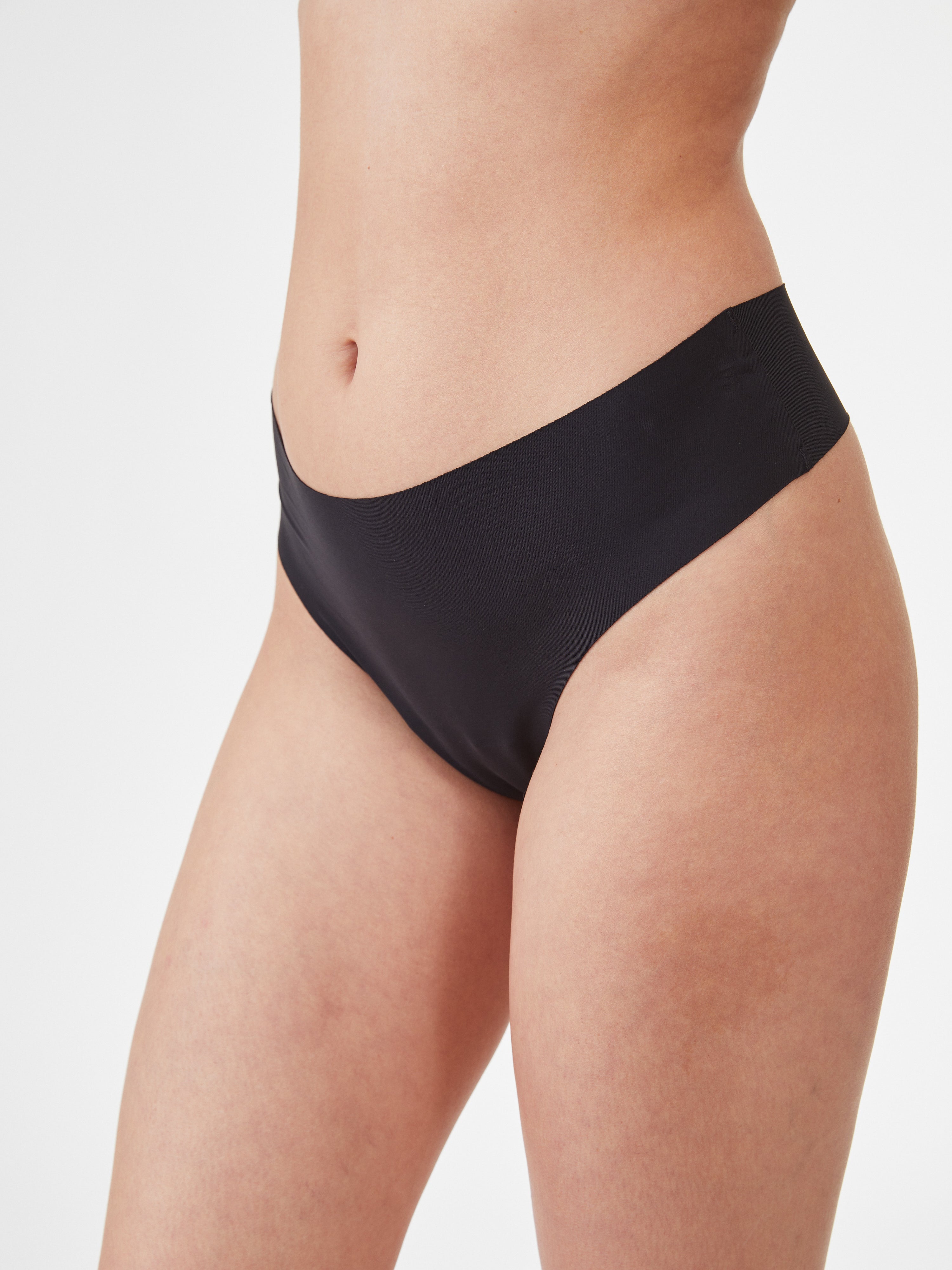 תחתון חוטיני CLEAN CUT בוניטה - שחור