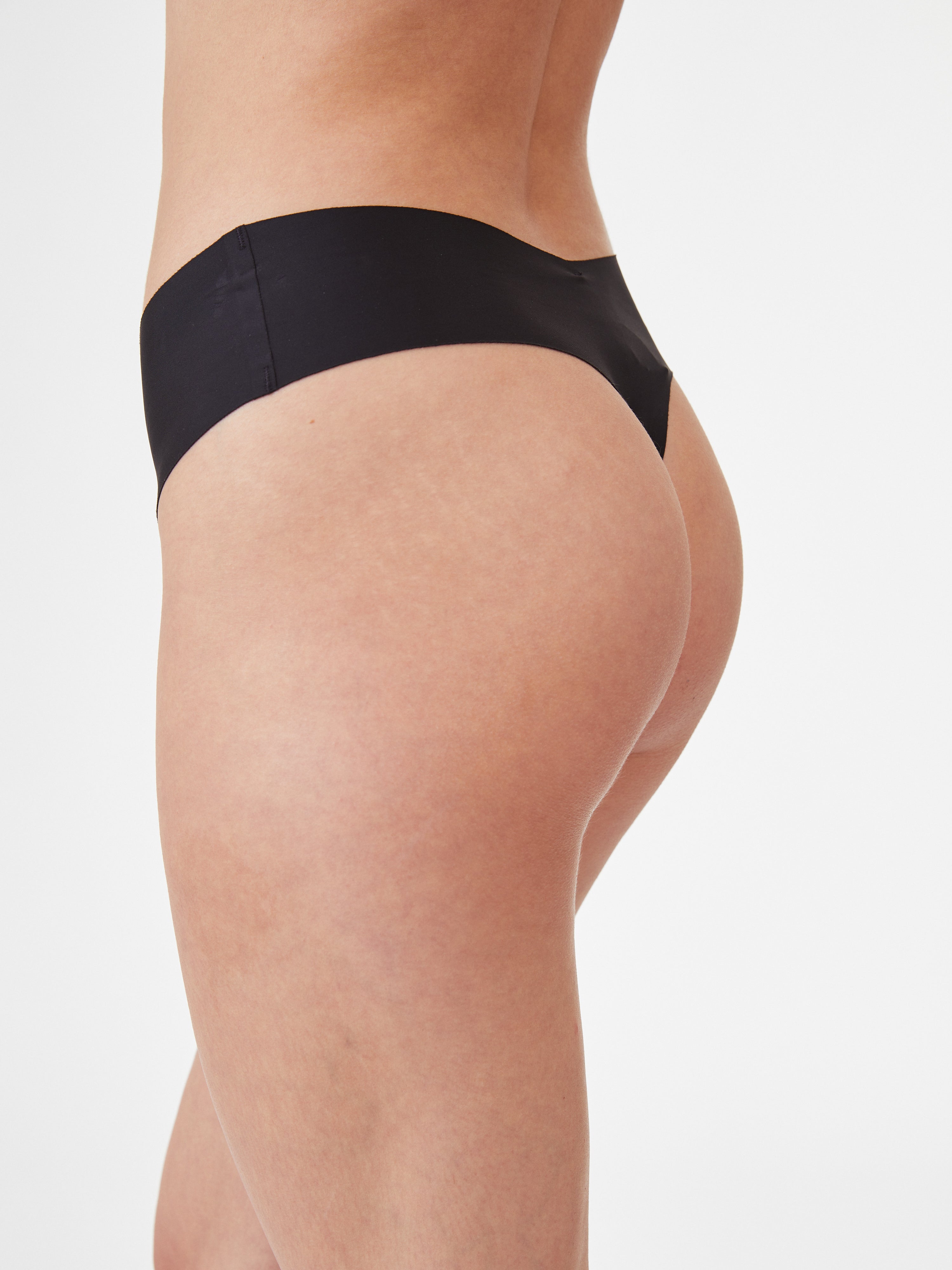 תחתון חוטיני CLEAN CUT בוניטה - שחור