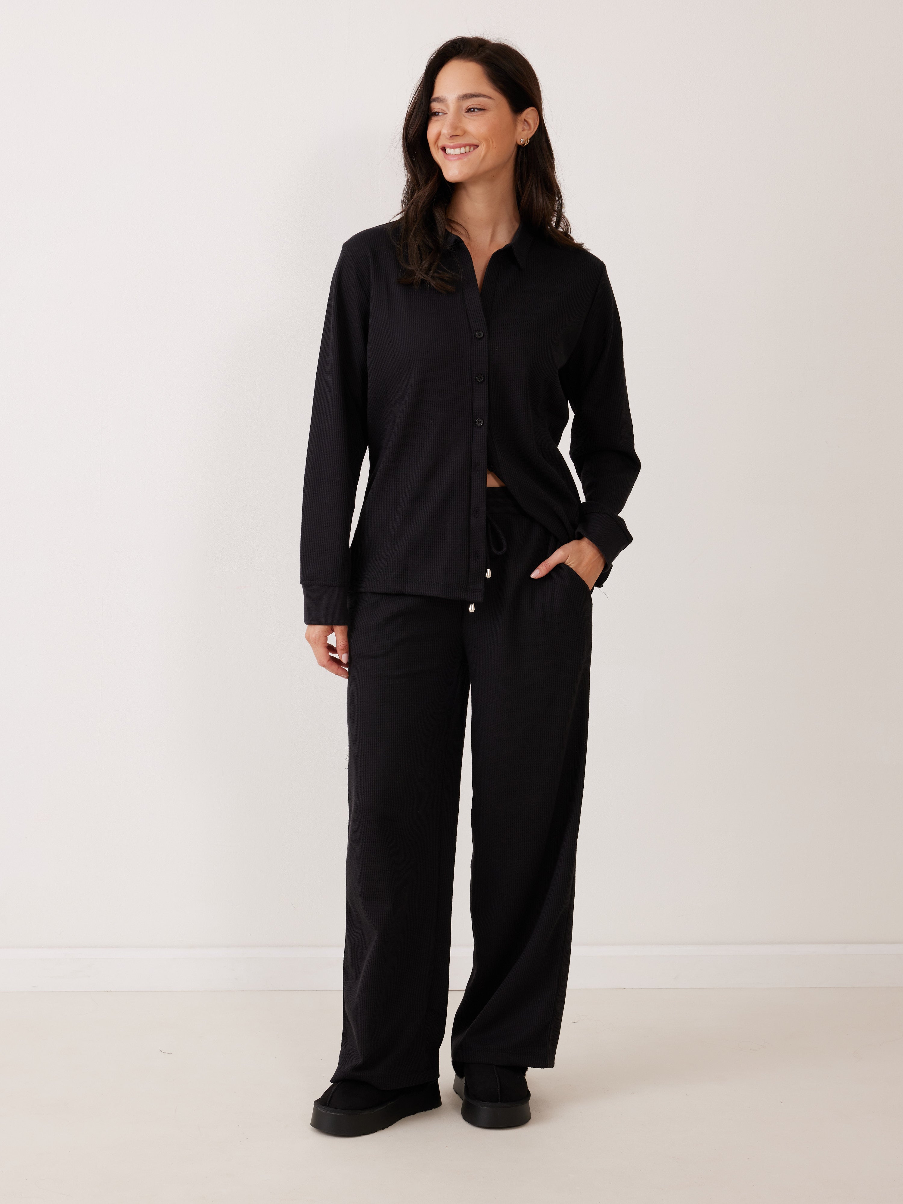 חליפת פנאי מכופתרת וואפל - שחור