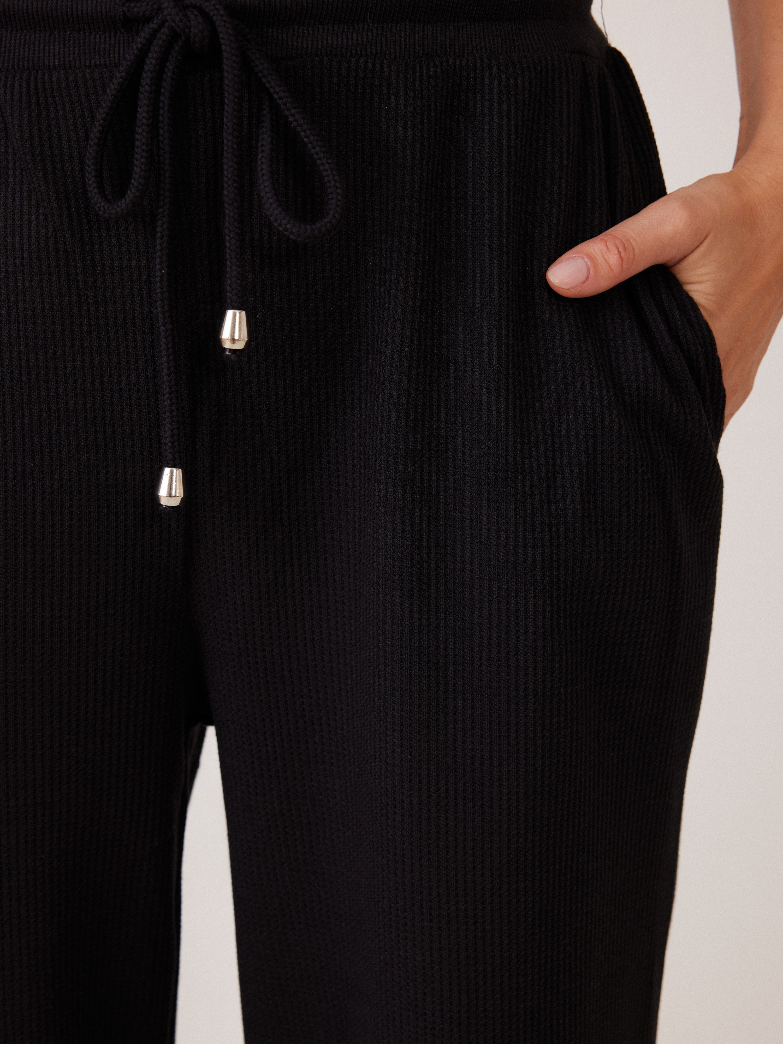 חליפת פנאי מכופתרת וואפל - שחור