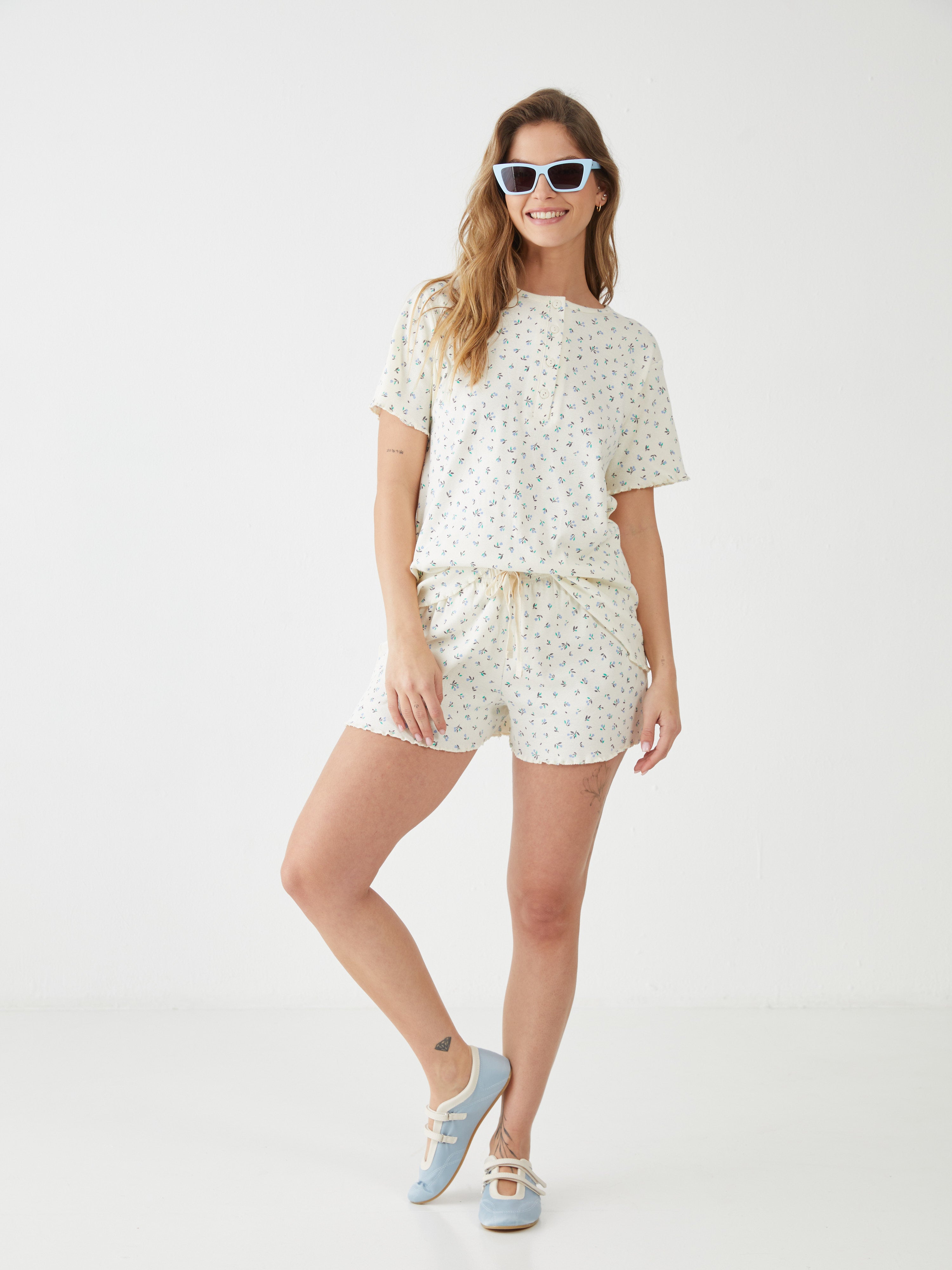 פיגמה כותנה ריב מ.קצר- פרחוני - שמנת