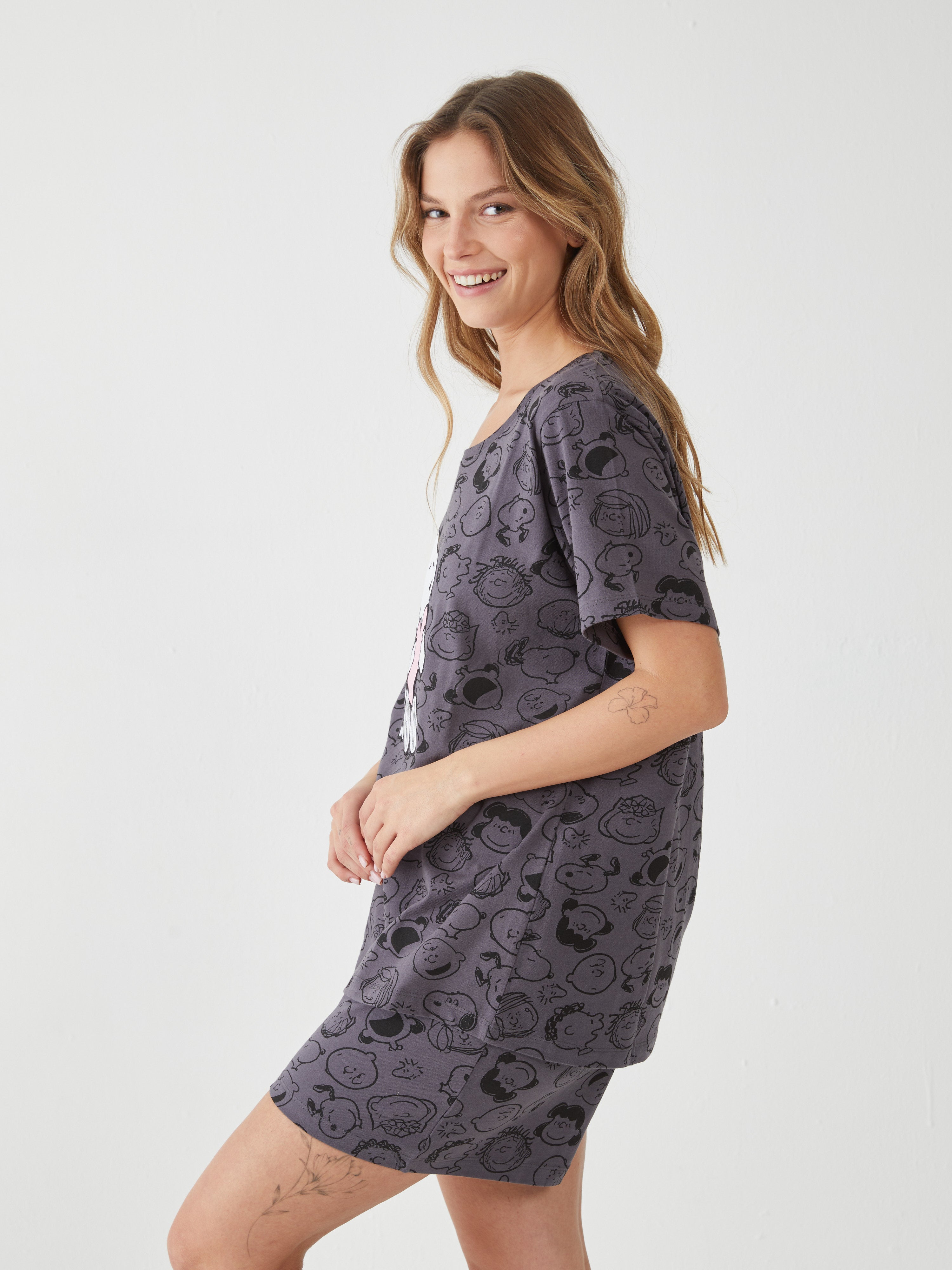 פיג'מה קצרה  סנופי  - אפור כהה