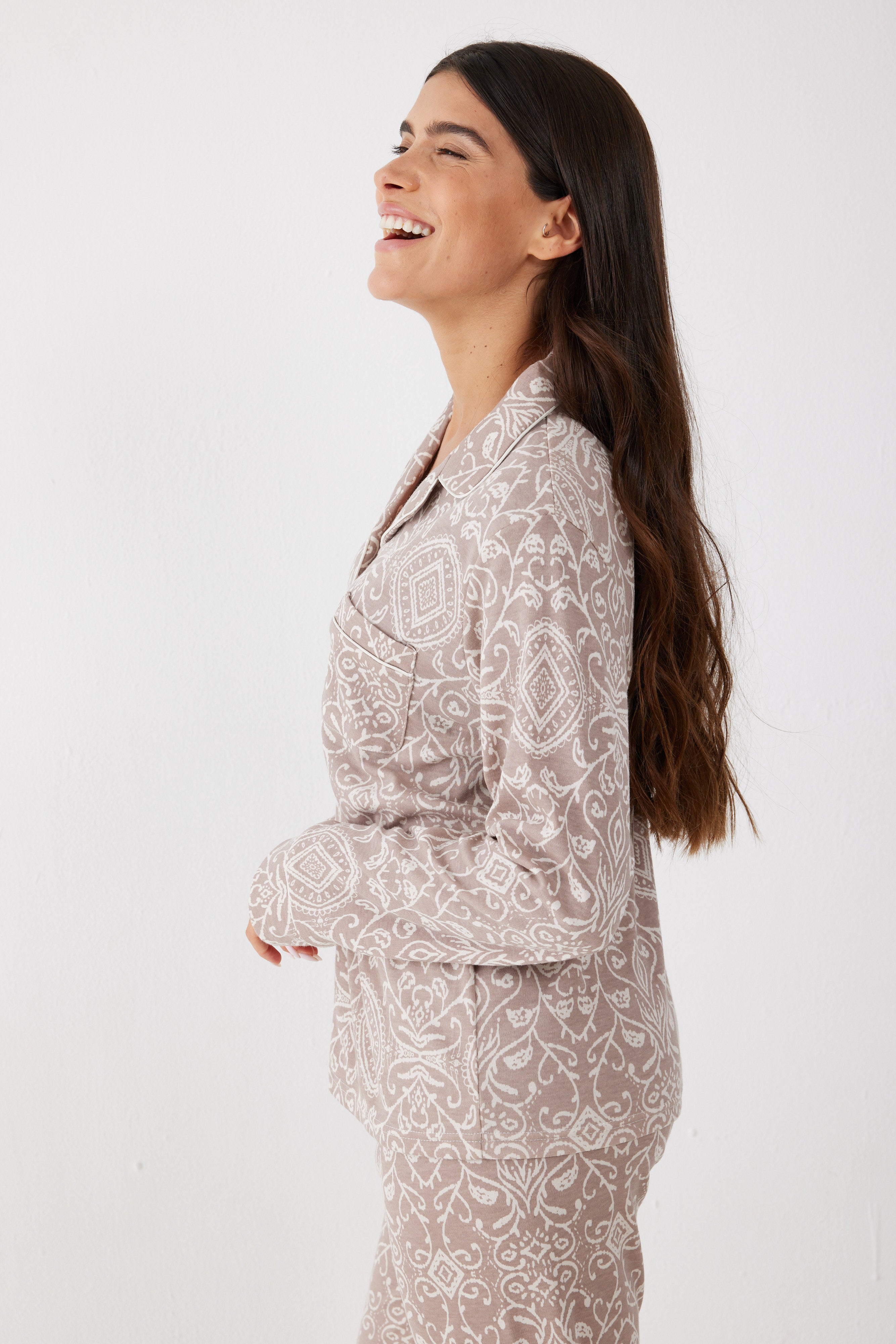 פיג'מה מכופתרת אינטרלוק - קפה