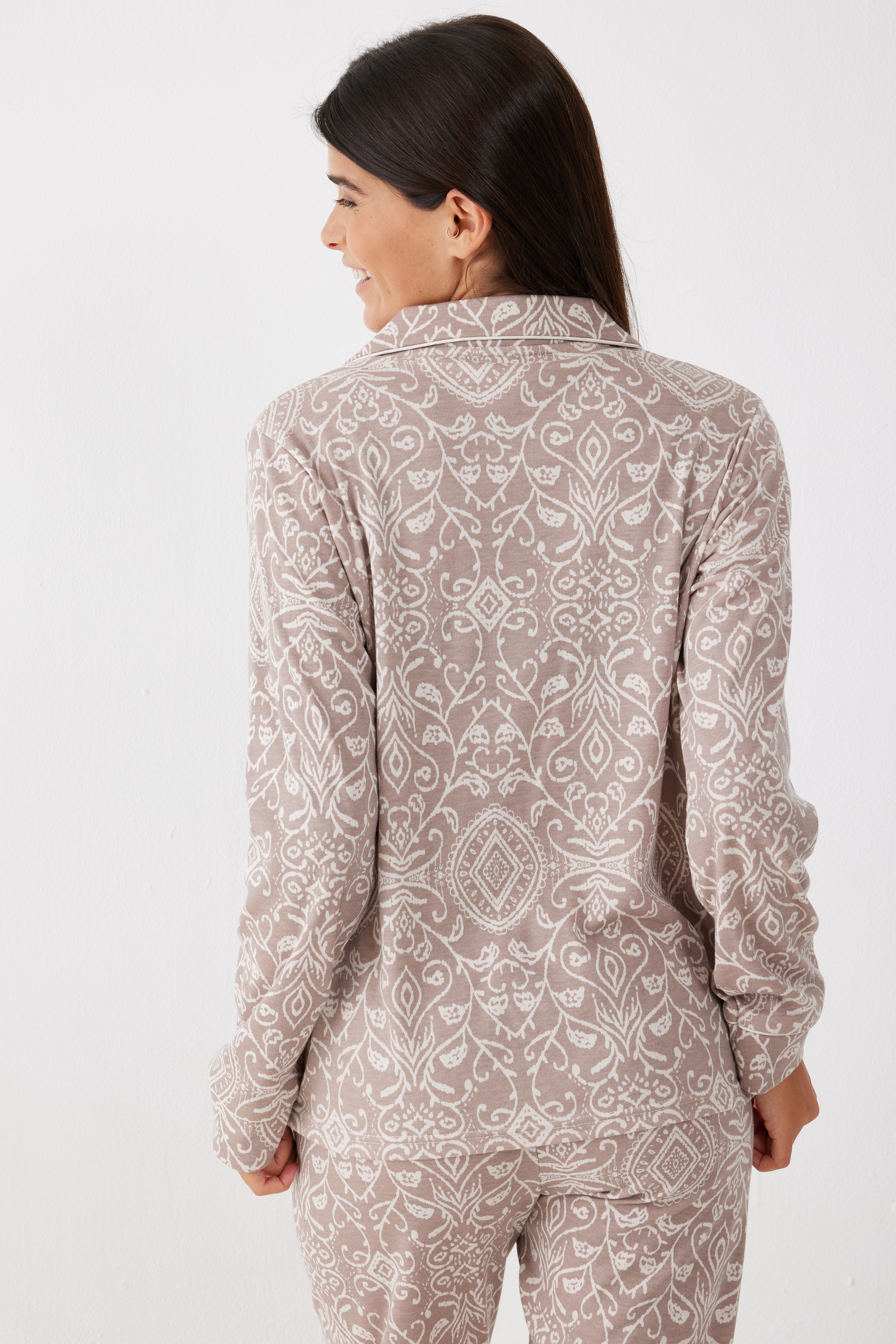 פיג'מה מכופתרת אינטרלוק - קפה