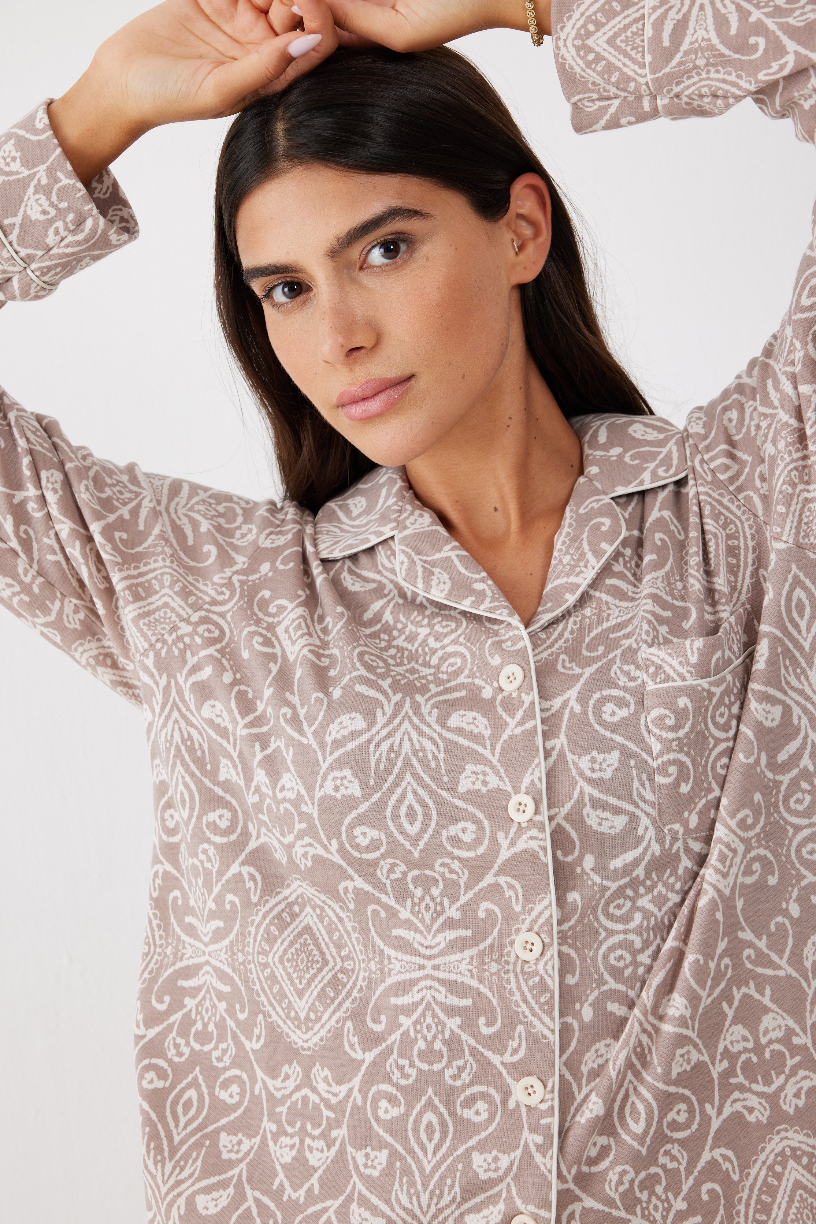 פיג'מה מכופתרת אינטרלוק - קפה