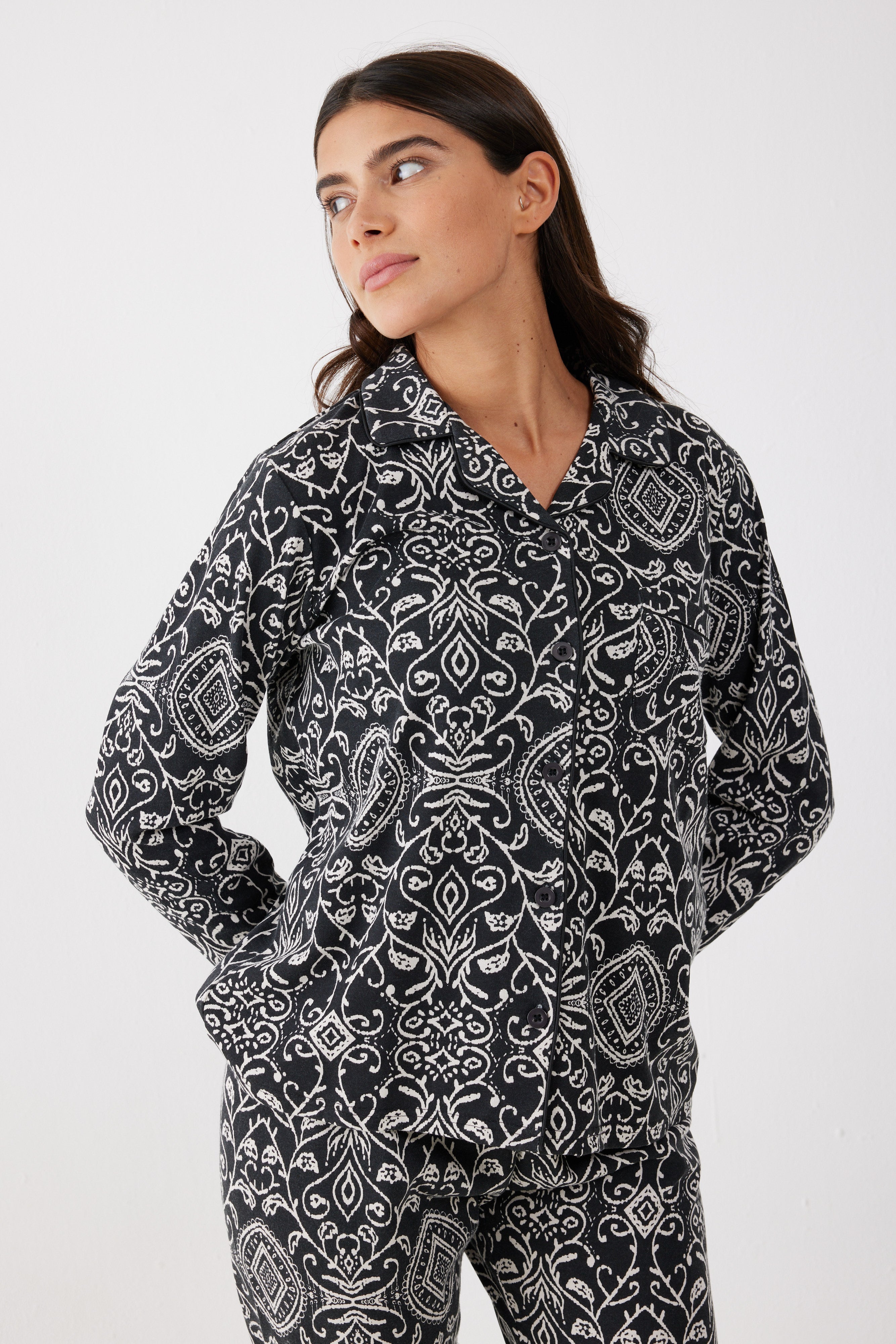 פיג'מה מכופתרת אינטרלוק - שחור