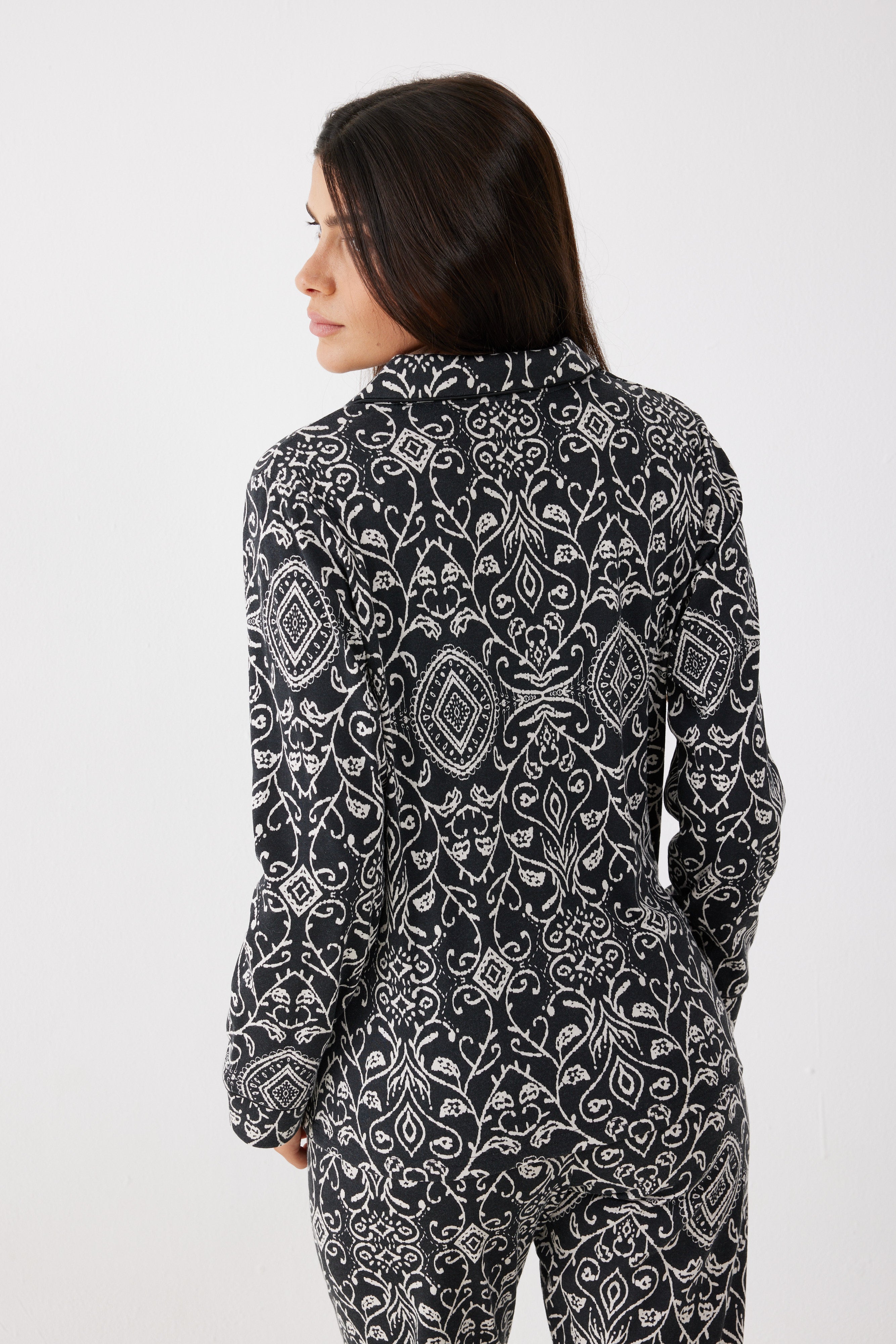 פיג'מה מכופתרת אינטרלוק - שחור