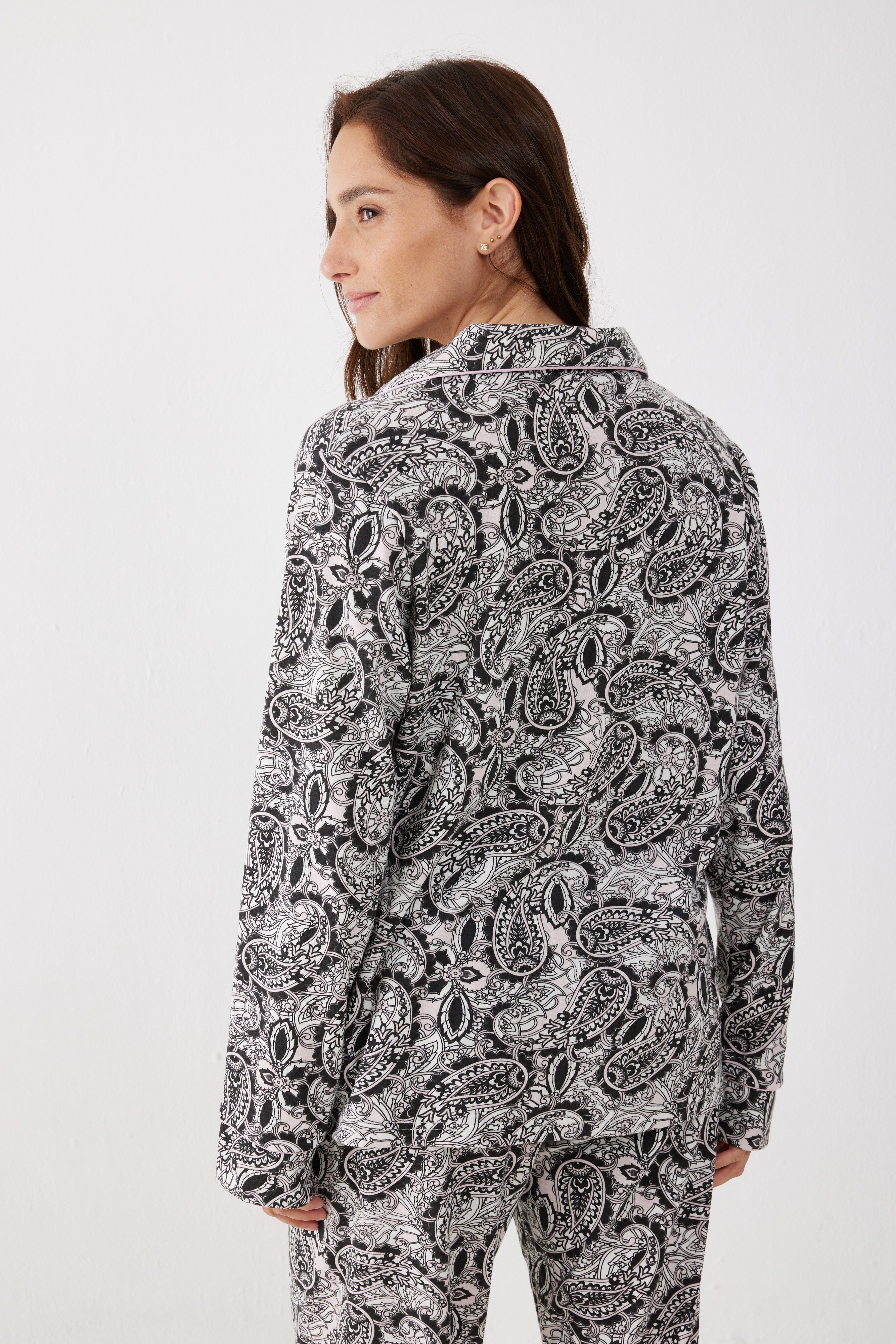 פיג'מה אינטרלוק מכופתרת - שחור