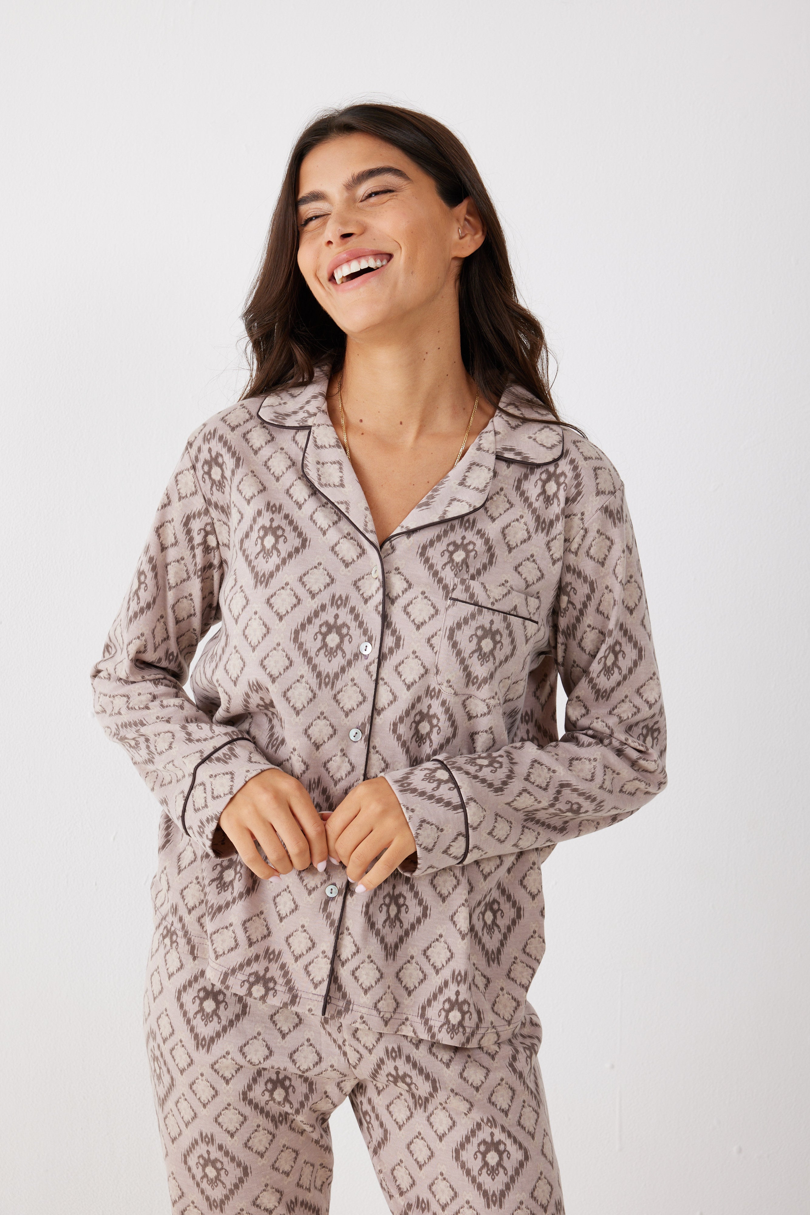 פיג'מה אינטרלוק מכופתרת - קפה