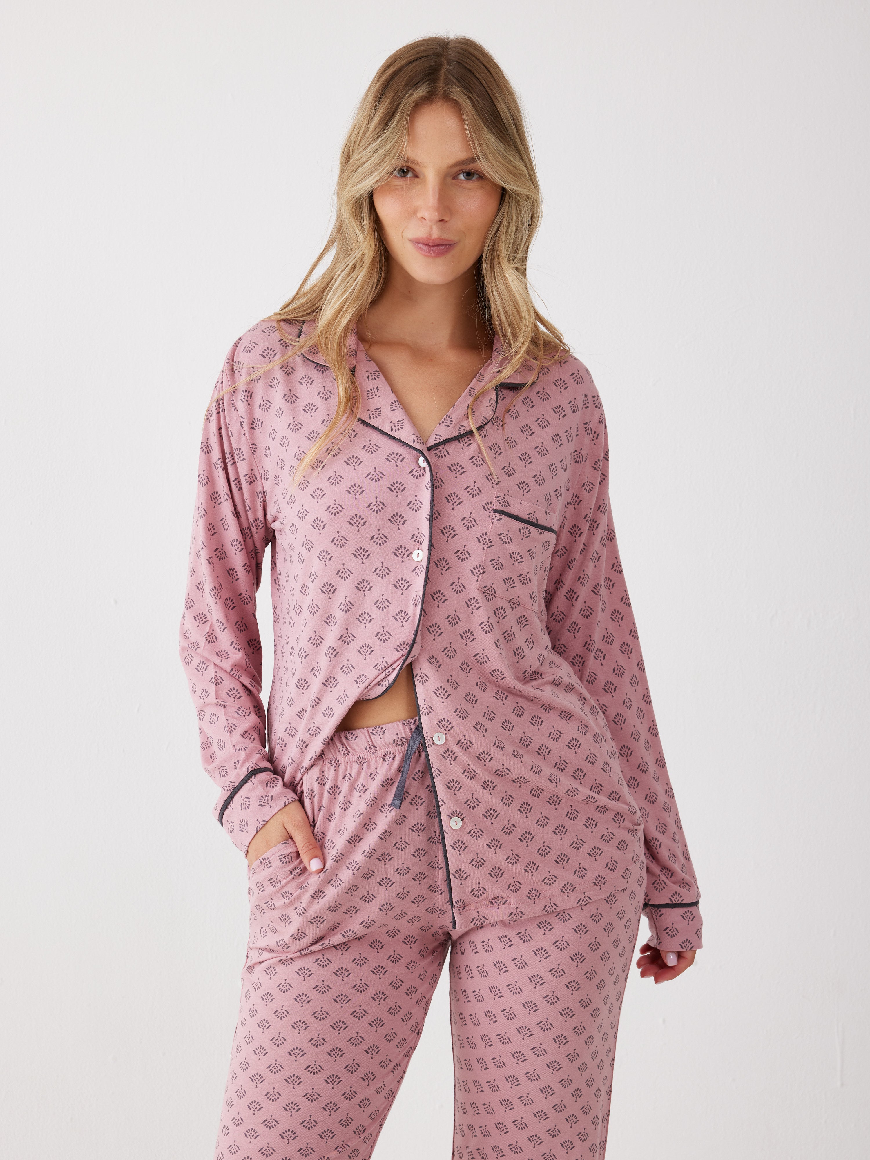 פיג'מה ויסקוזה מכופתרת - ורוד מעושן