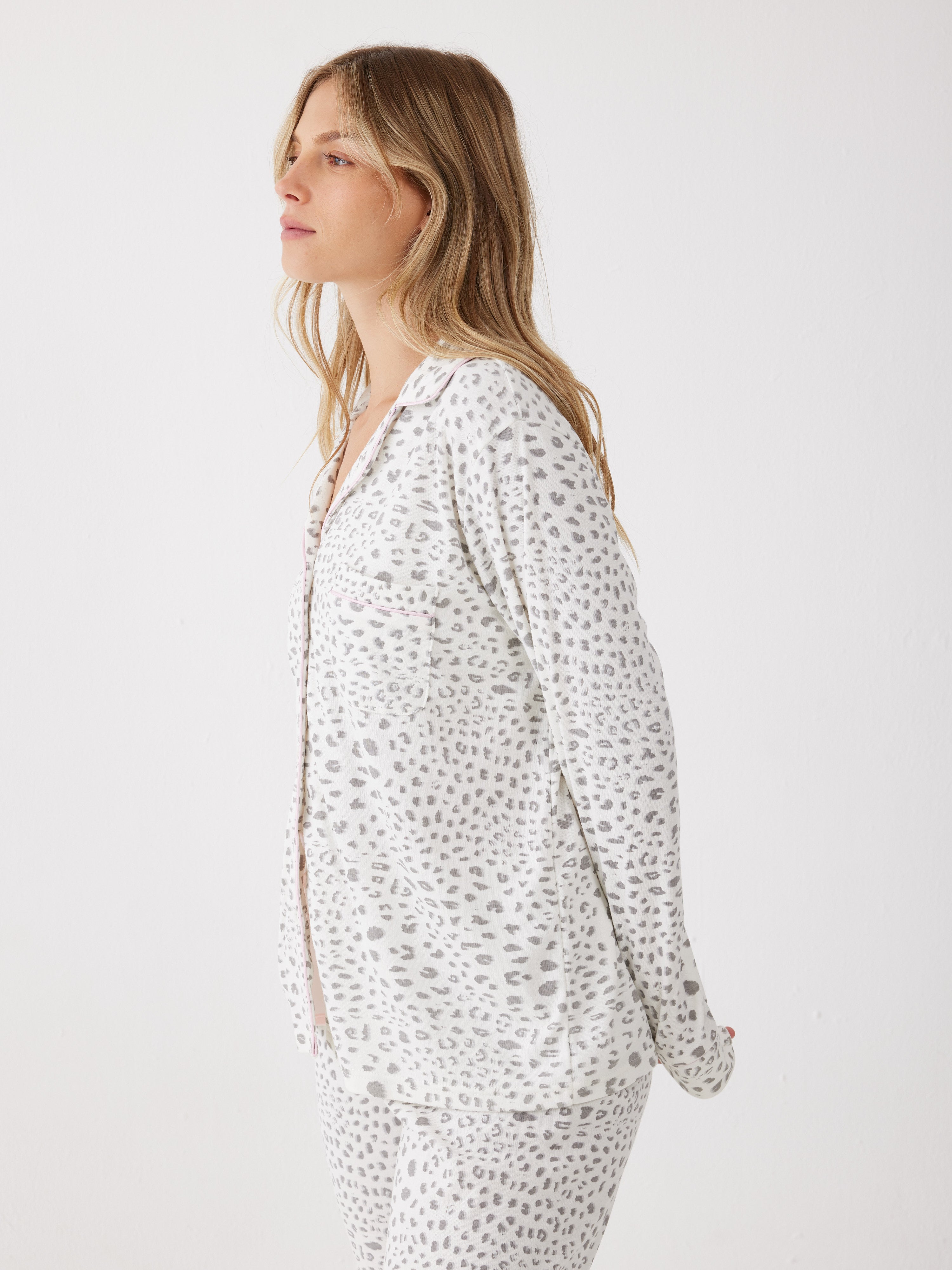 פיג'מה אינטרלוק מכופתרת - שמנת