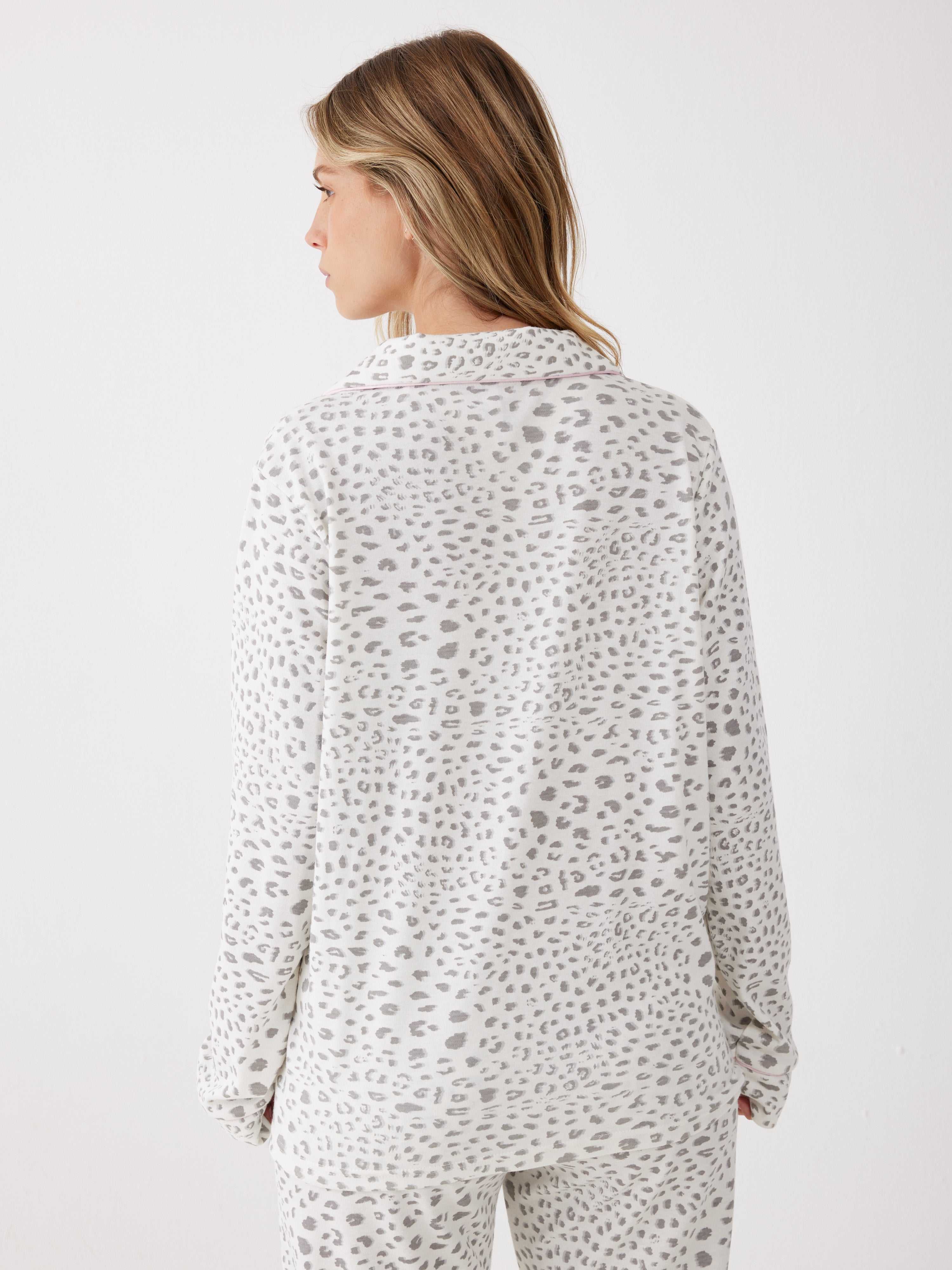 פיג'מה אינטרלוק מכופתרת - שמנת