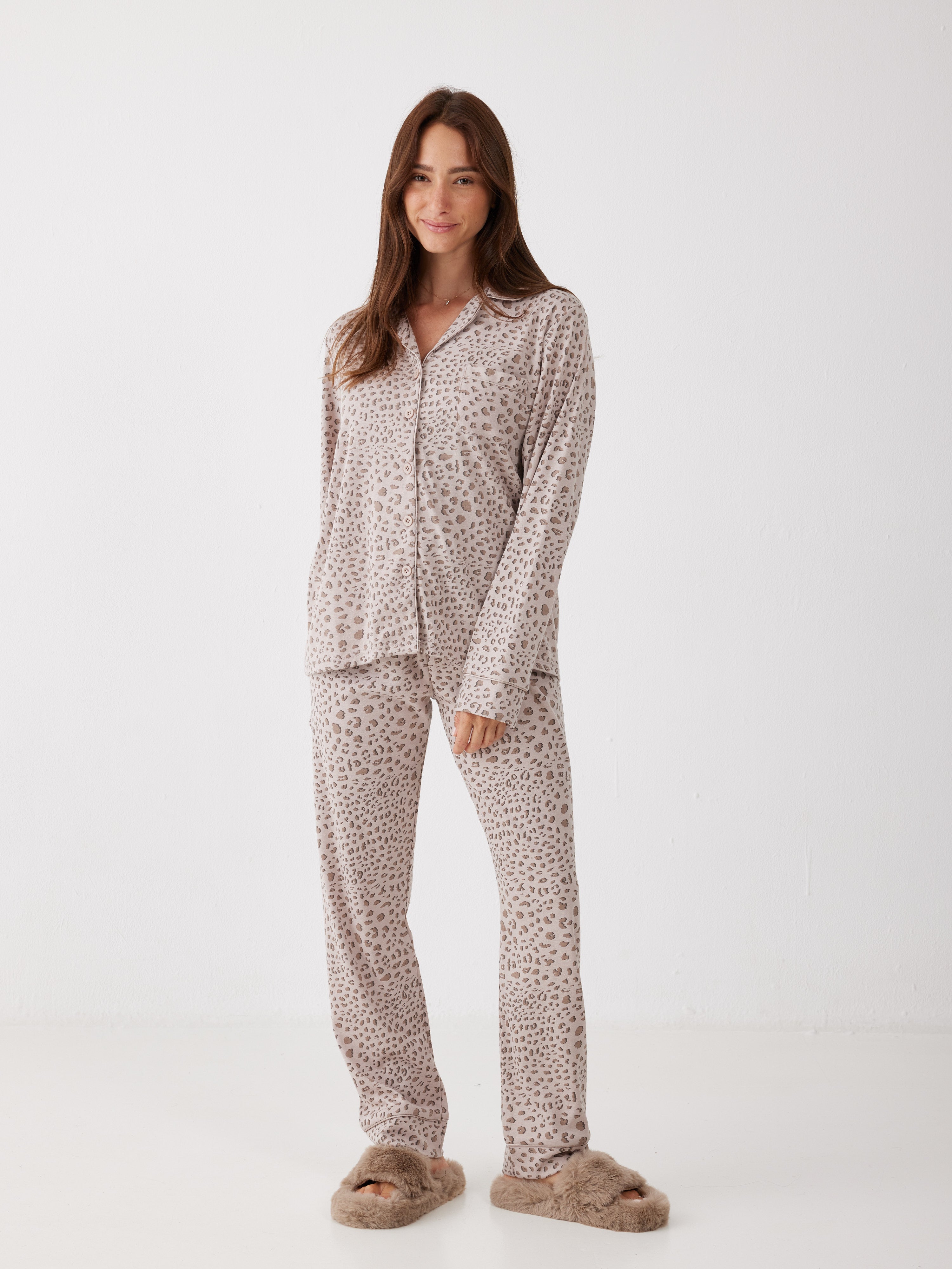 פיג'מה אינטרלוק מכופתרת - חול