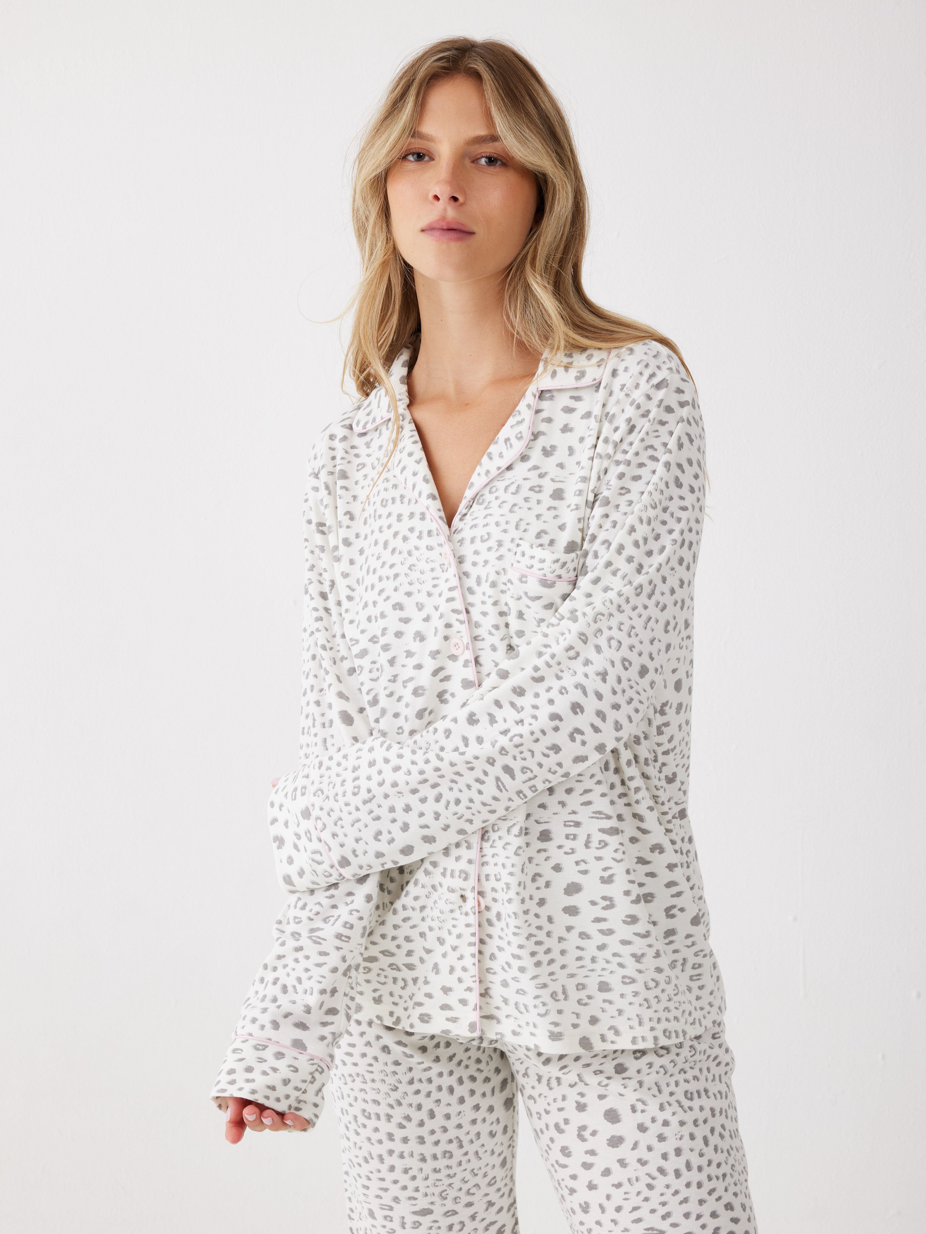 פיג'מה אינטרלוק מכופתרת - שמנת