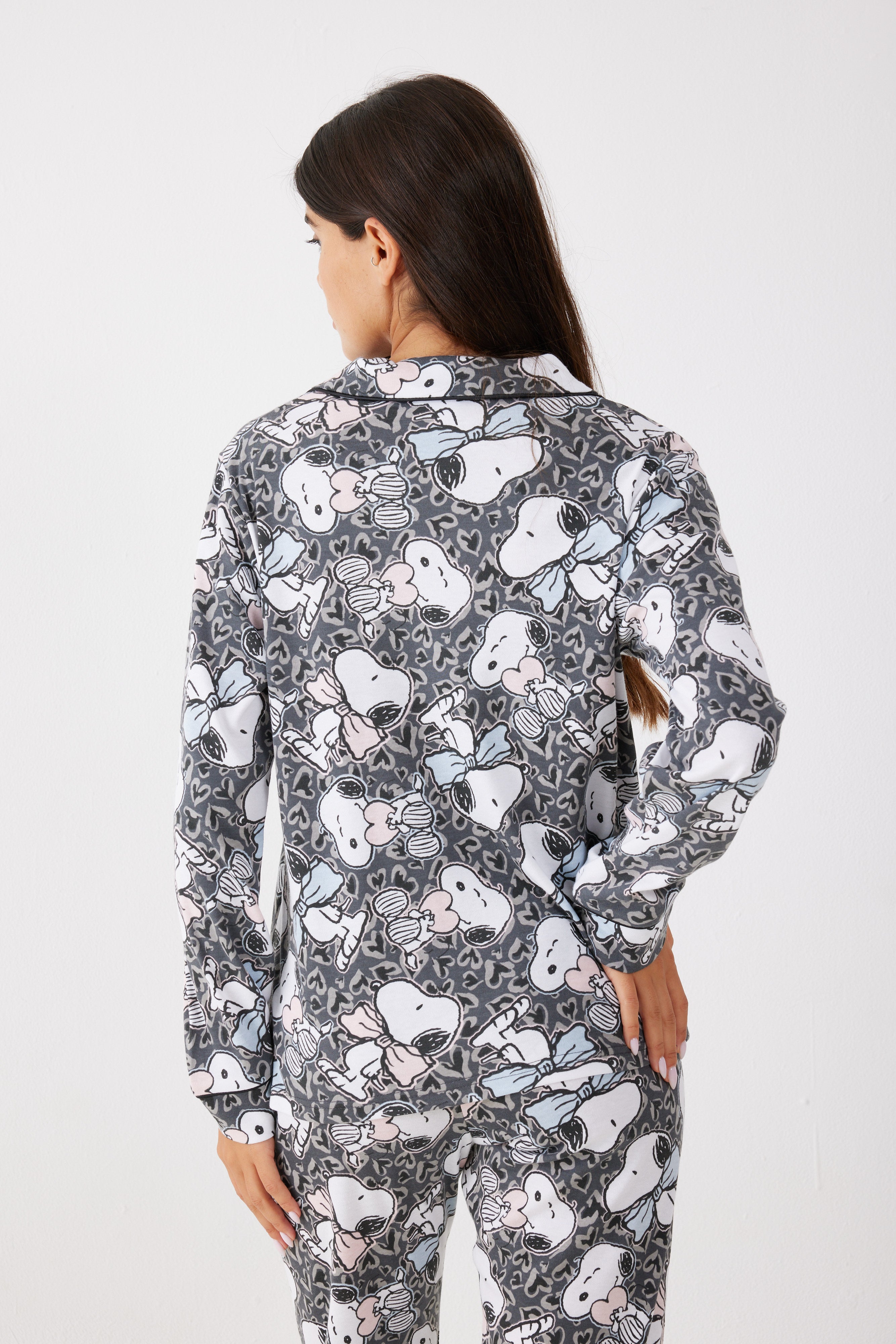 פיג'מה מכופתרת סנופי אינטרלוק - אפור כהה