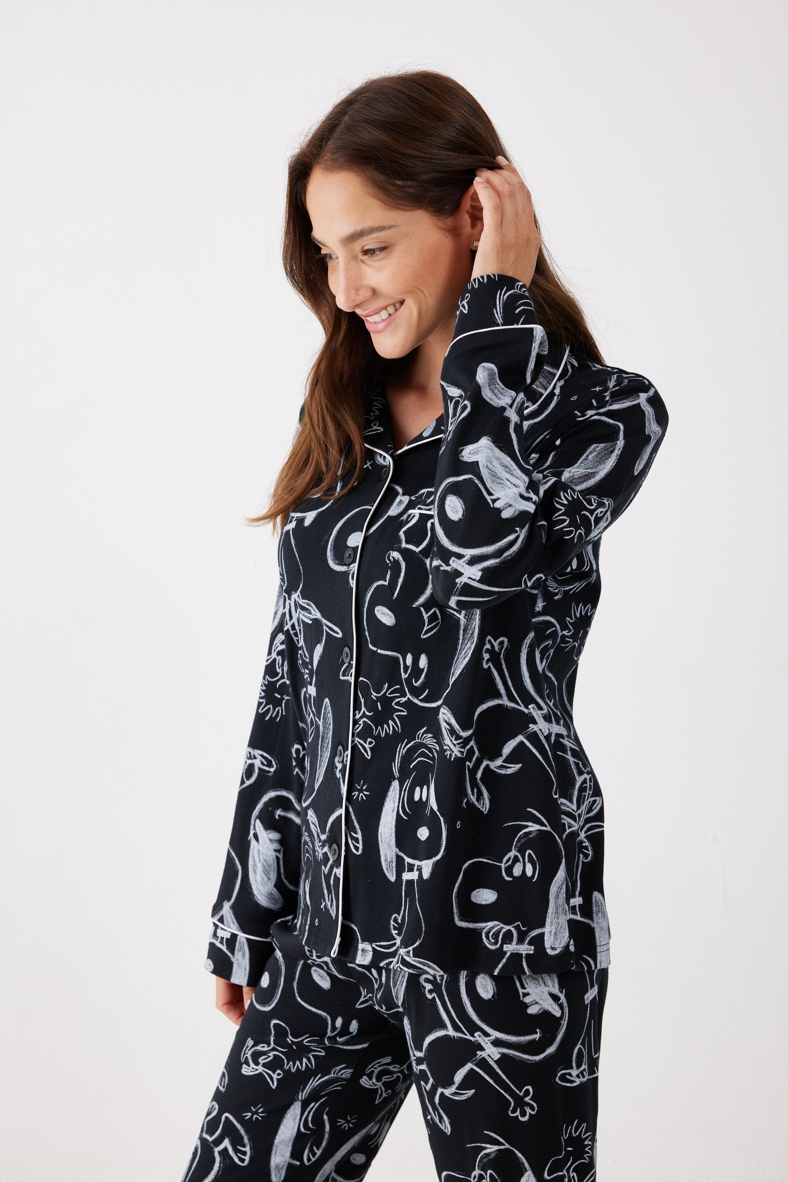 פיג'מה מכופתרת סנופי אינטרלוק - שחור