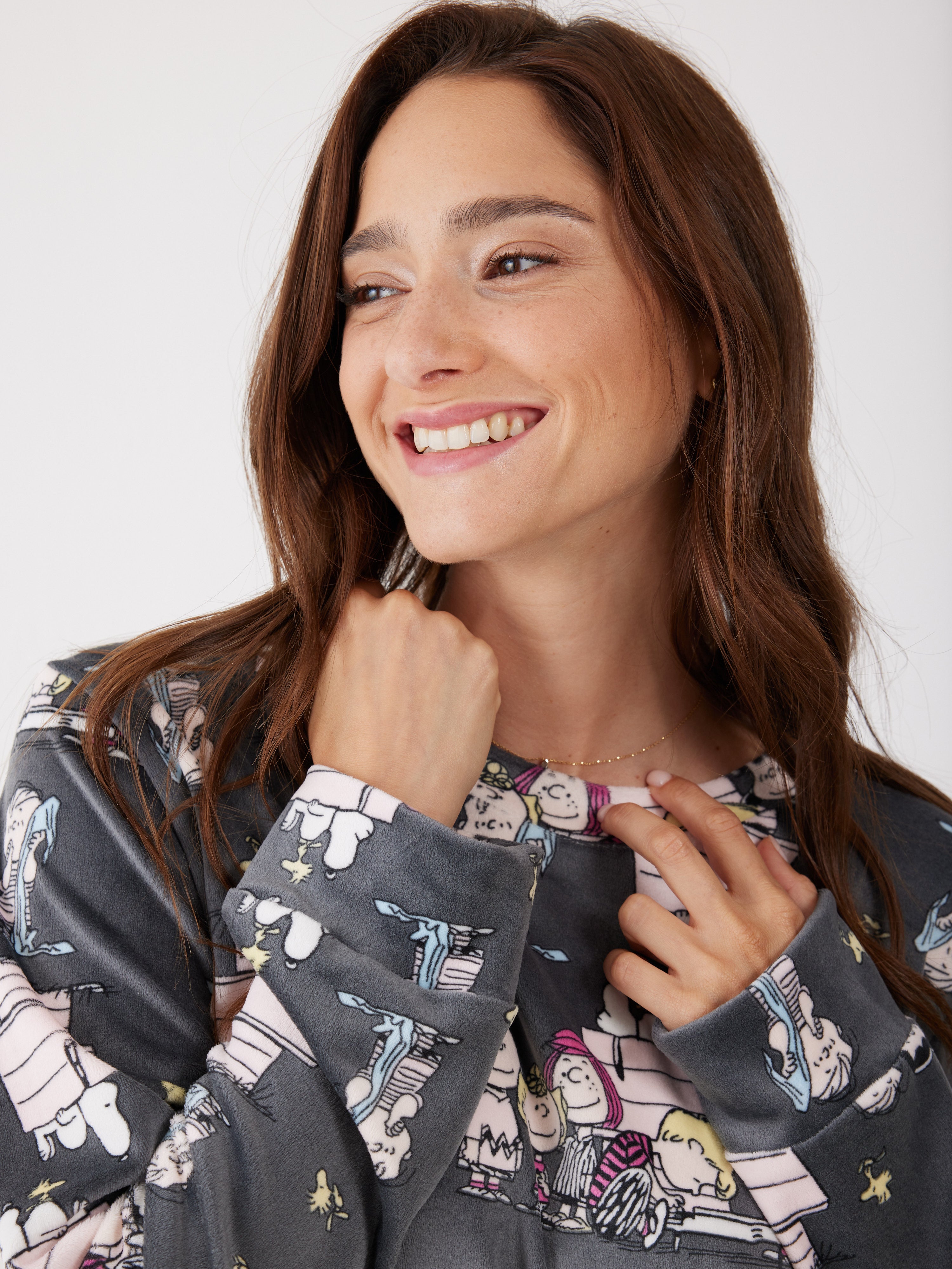 פיג'מה סנופי קטיפה - אפור כהה