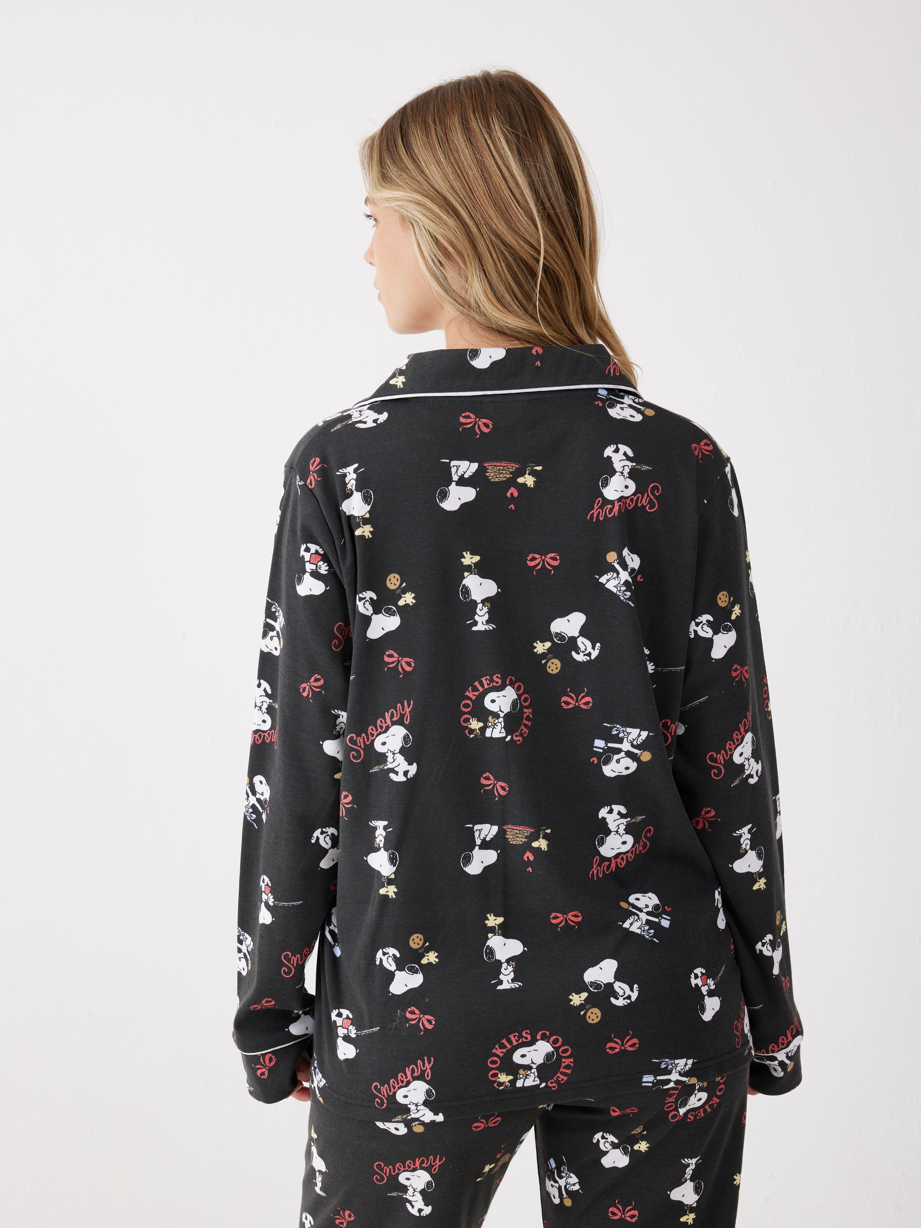 פיג'מה סנופי מכופתרת אינטרלוק - שחור