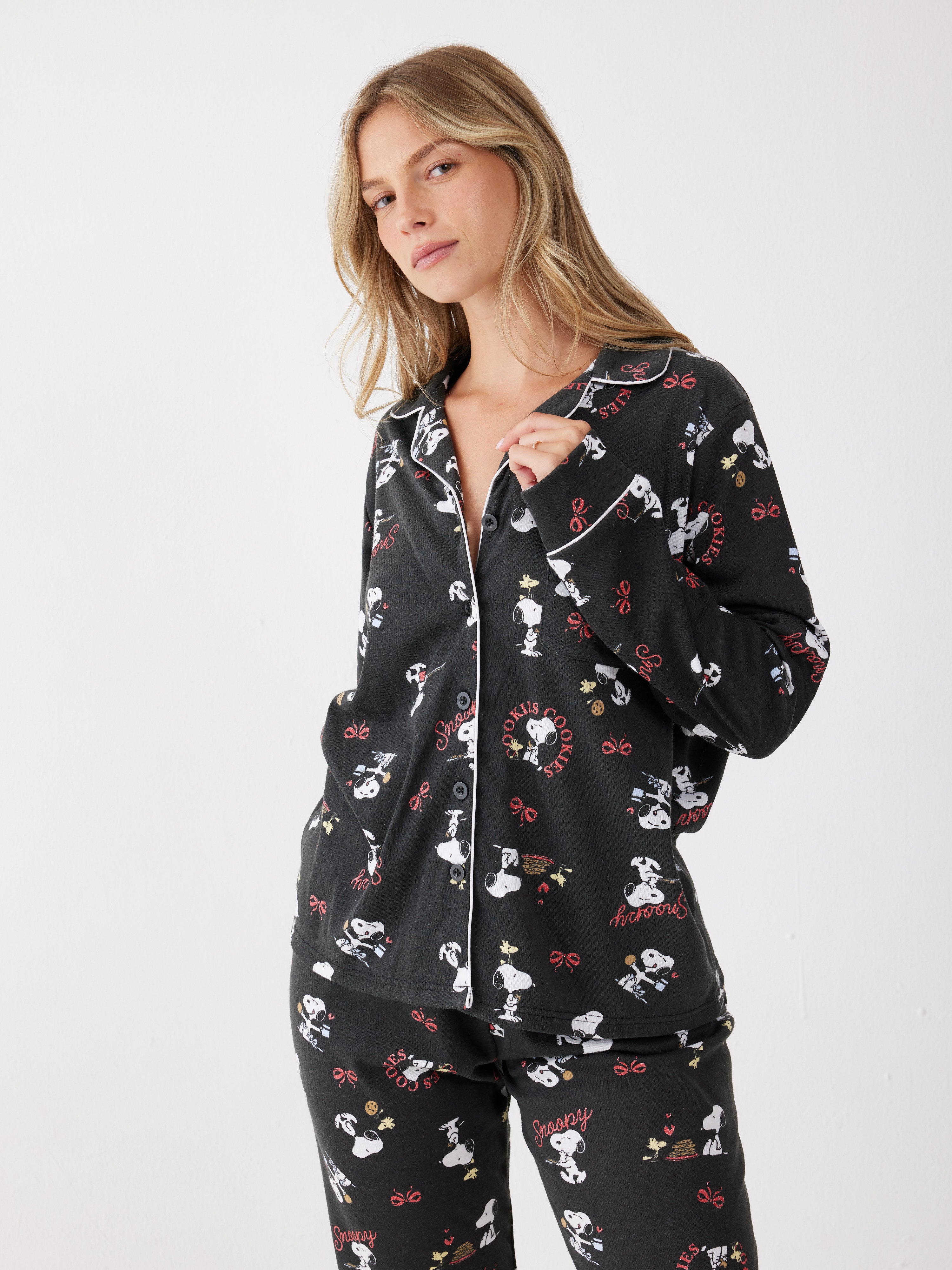 פיג'מה סנופי מכופתרת אינטרלוק - שחור