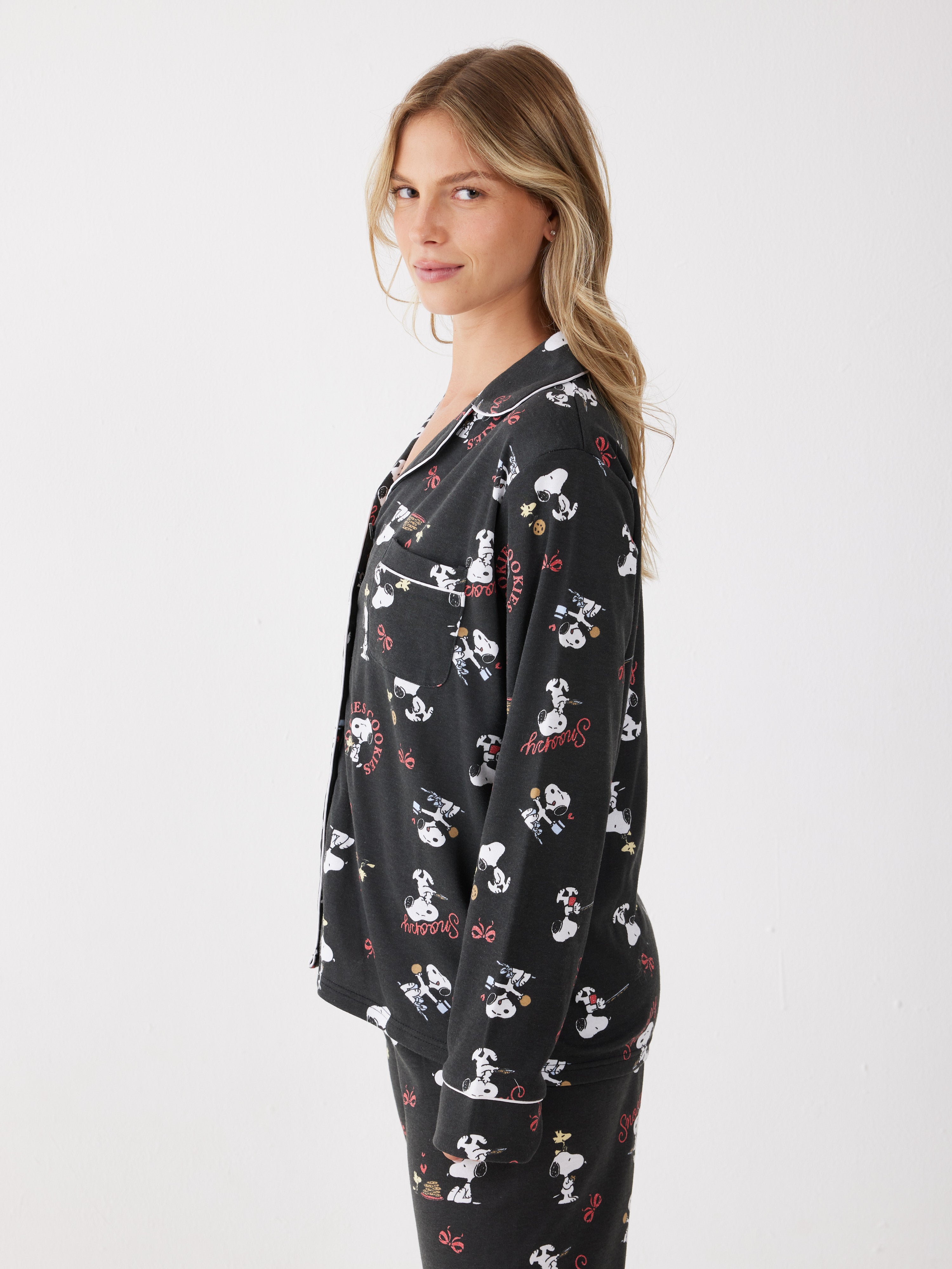 פיג'מה סנופי מכופתרת אינטרלוק - שחור