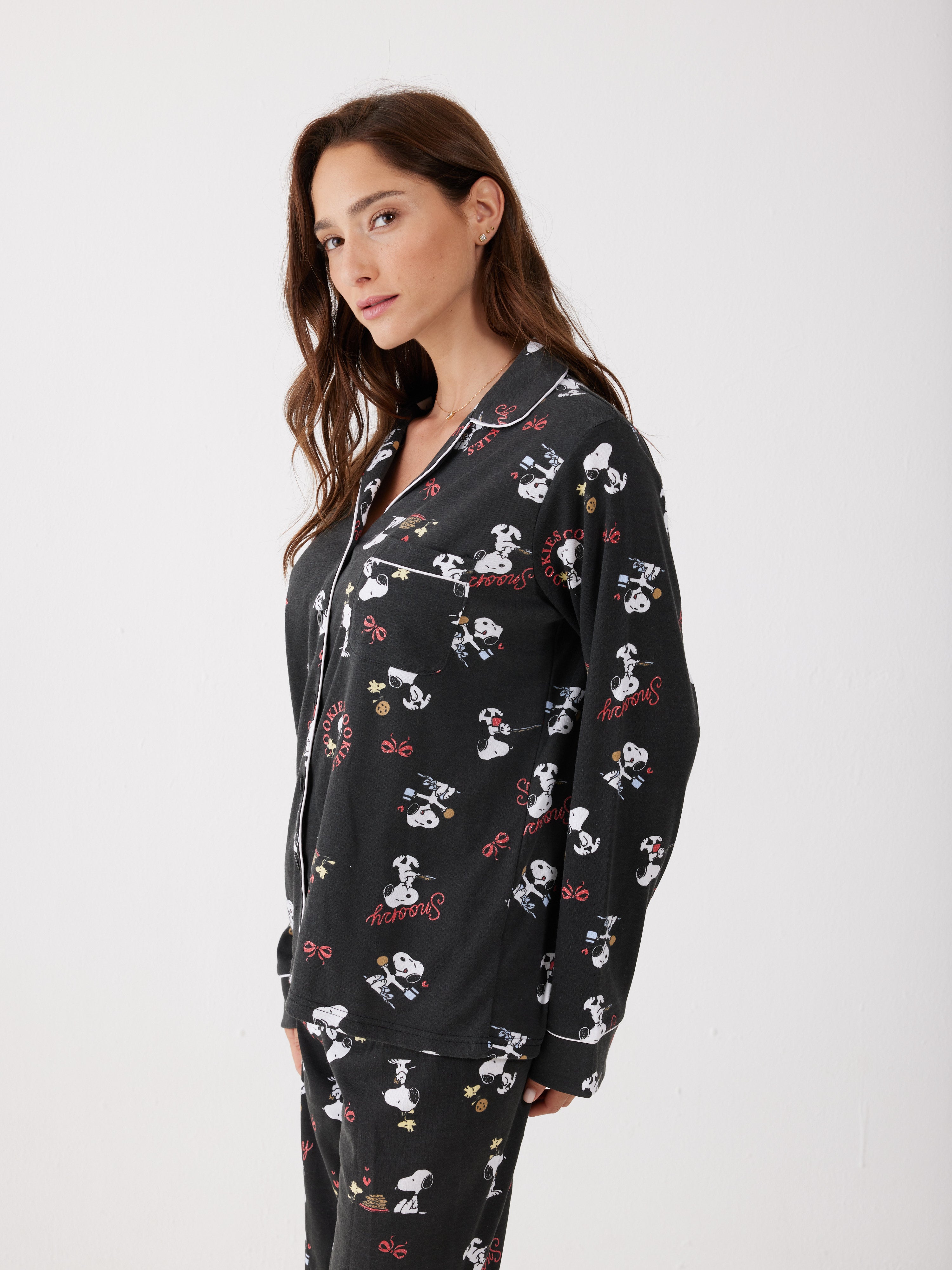 פיג'מה סנופי מכופתרת אינטרלוק - שחור