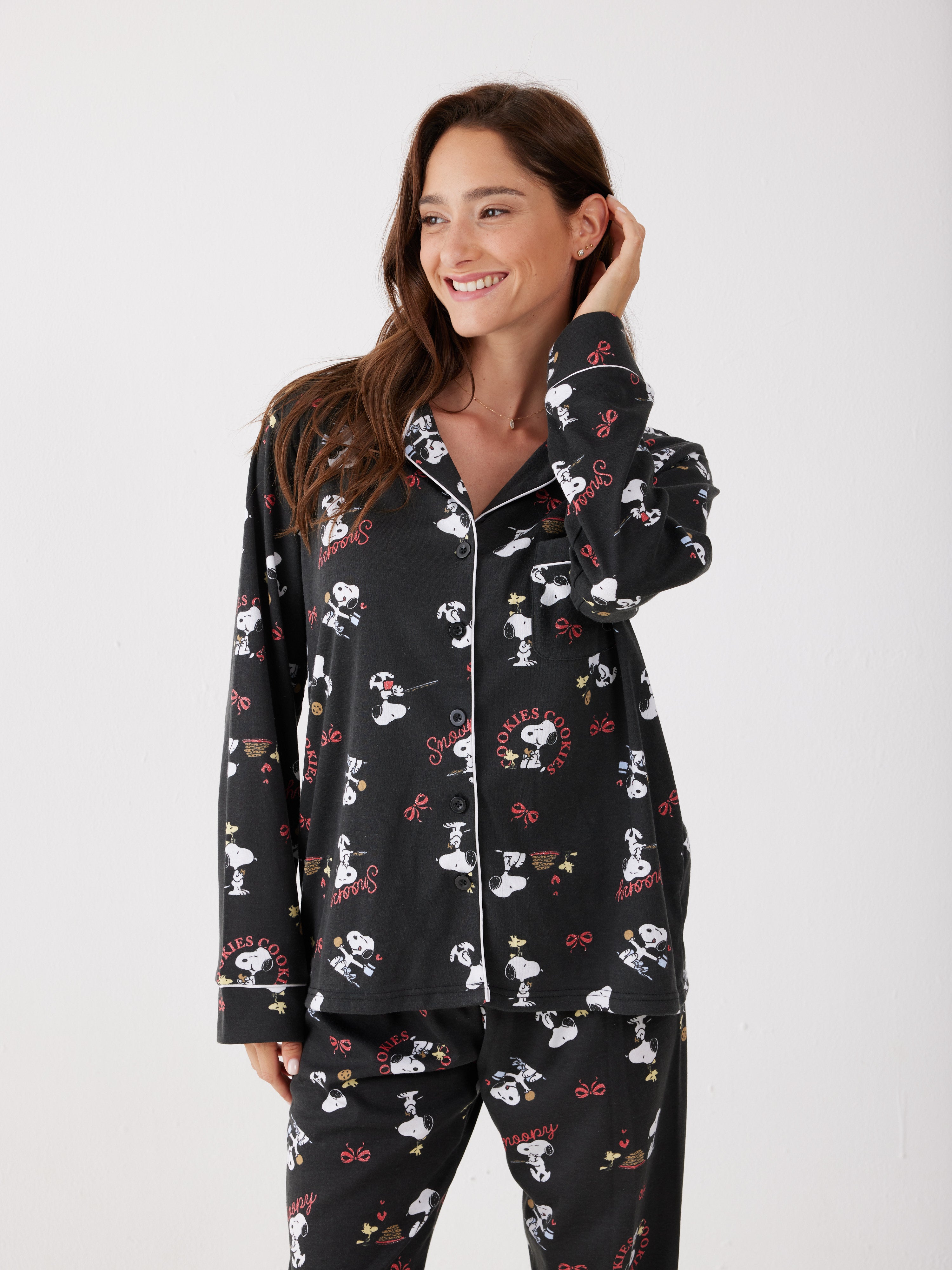 פיג'מה סנופי מכופתרת אינטרלוק - שחור