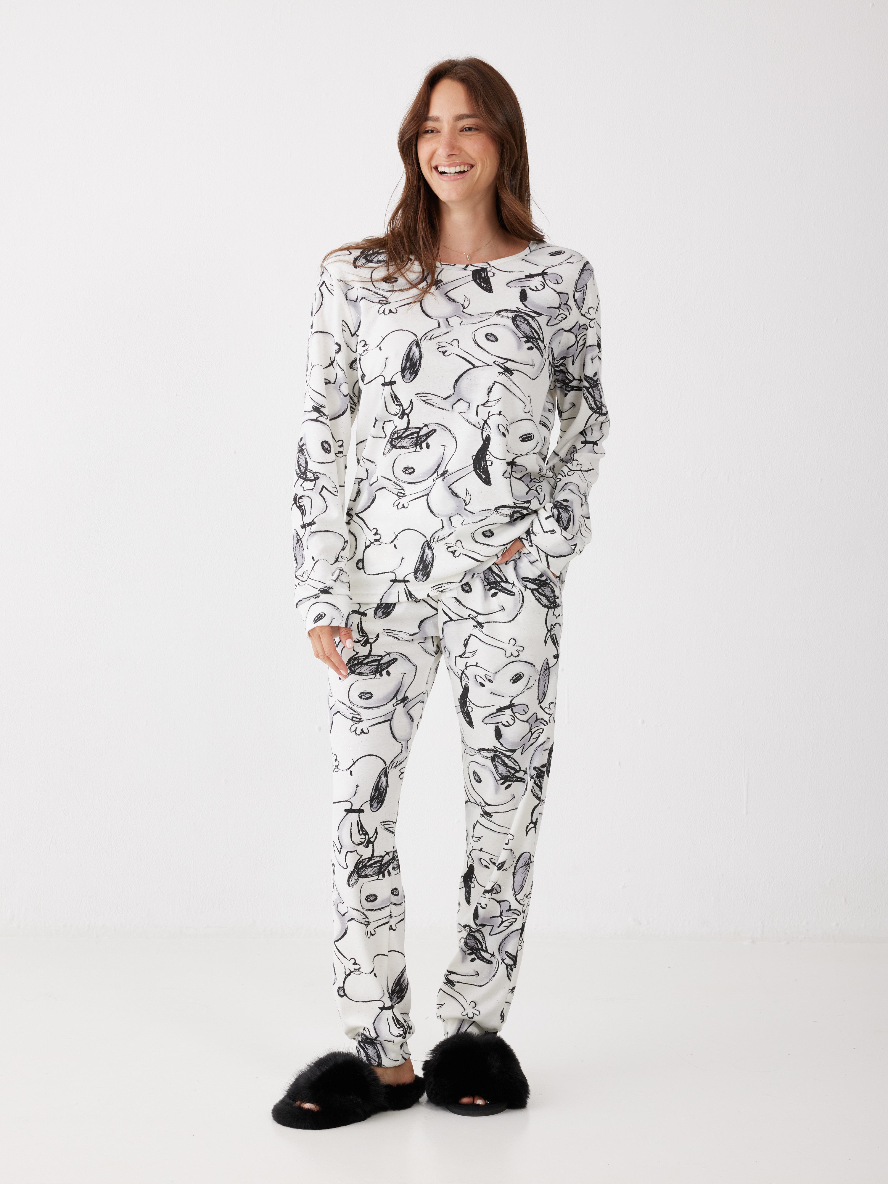 פיג'מה סנופי חיבוק - שמנת