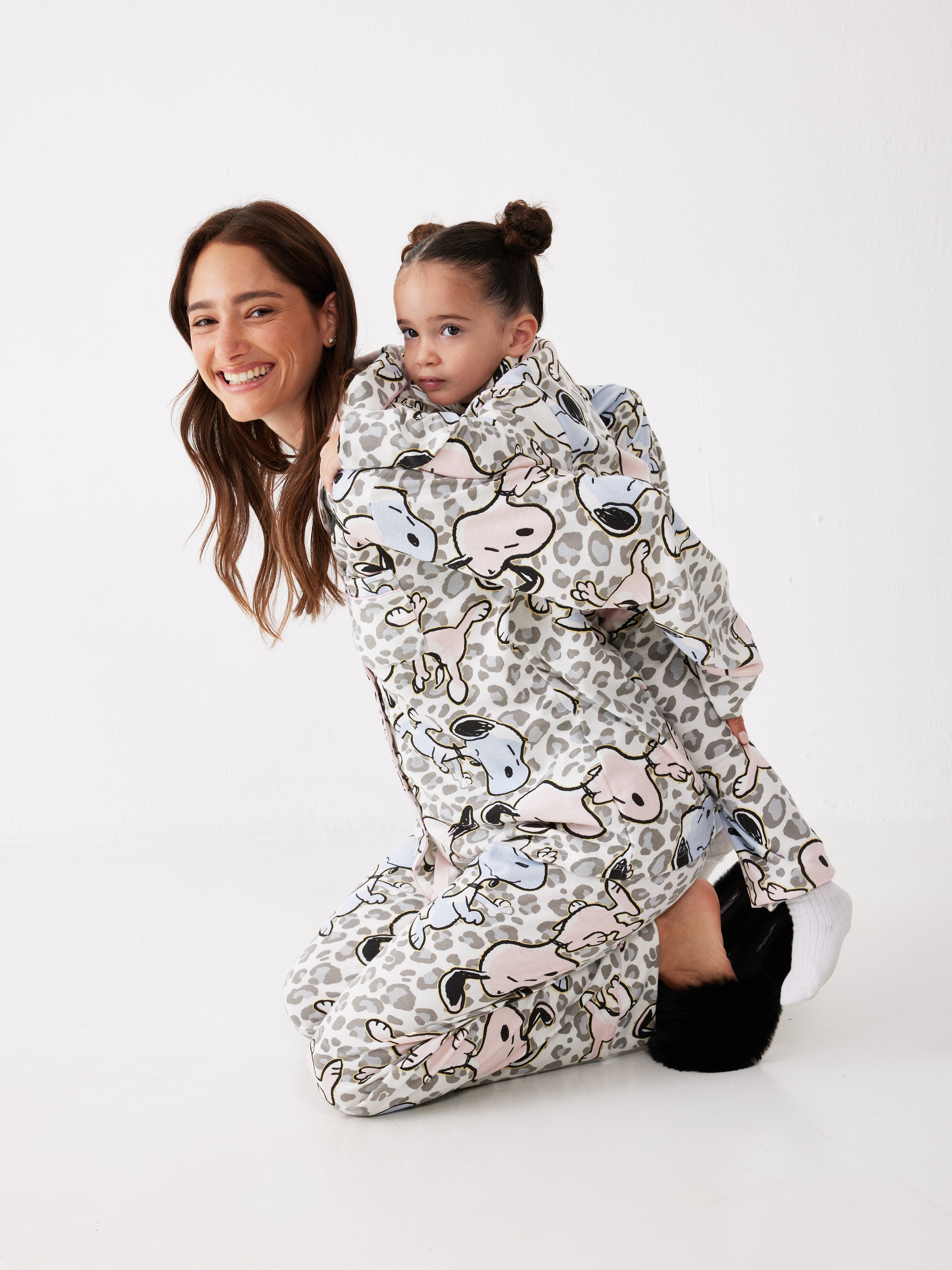 פיג'מה ילדות סנופי מכופתרת - שמנת