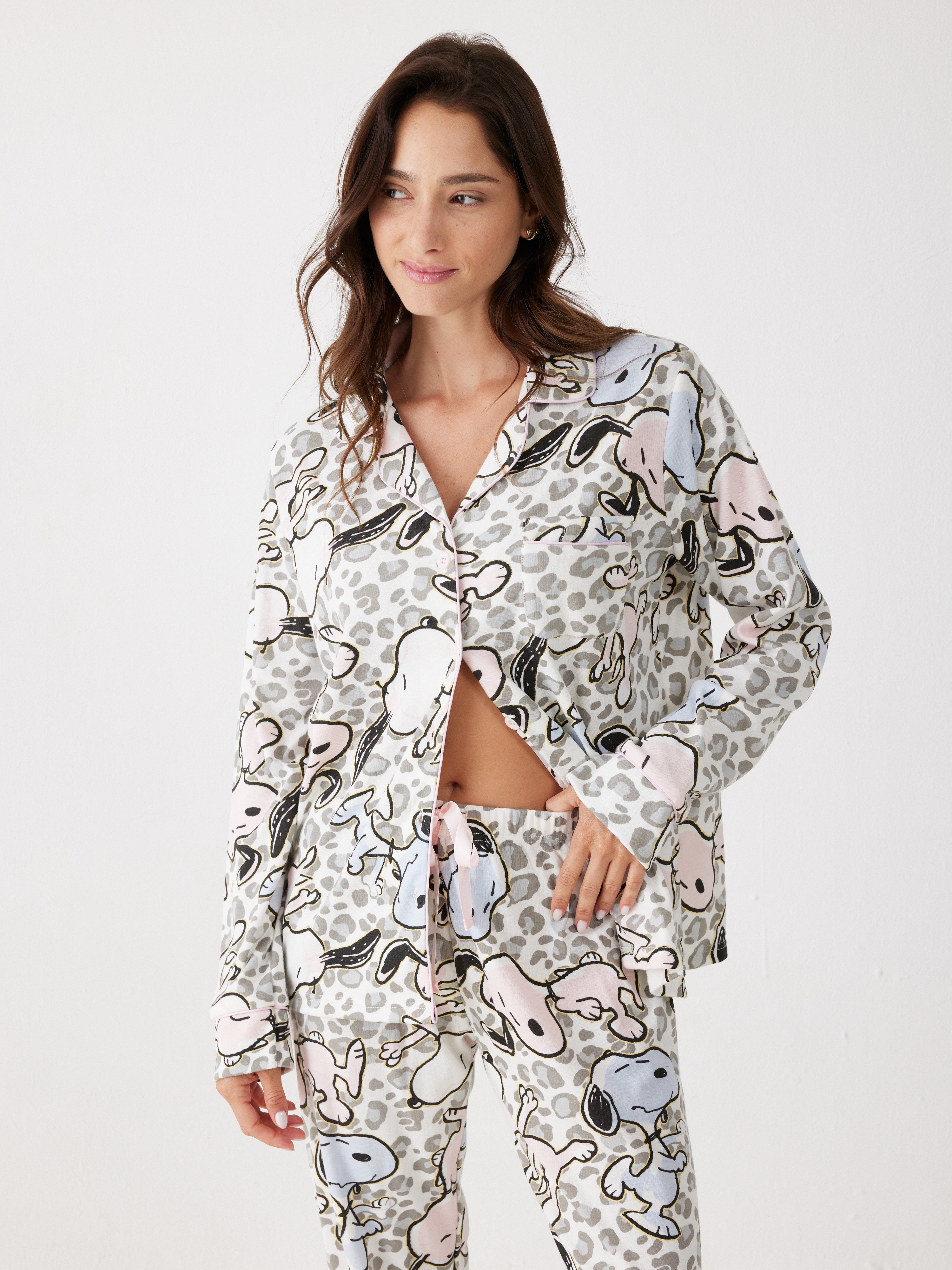 פיג'מה סנופי מכופתרת - שמנת