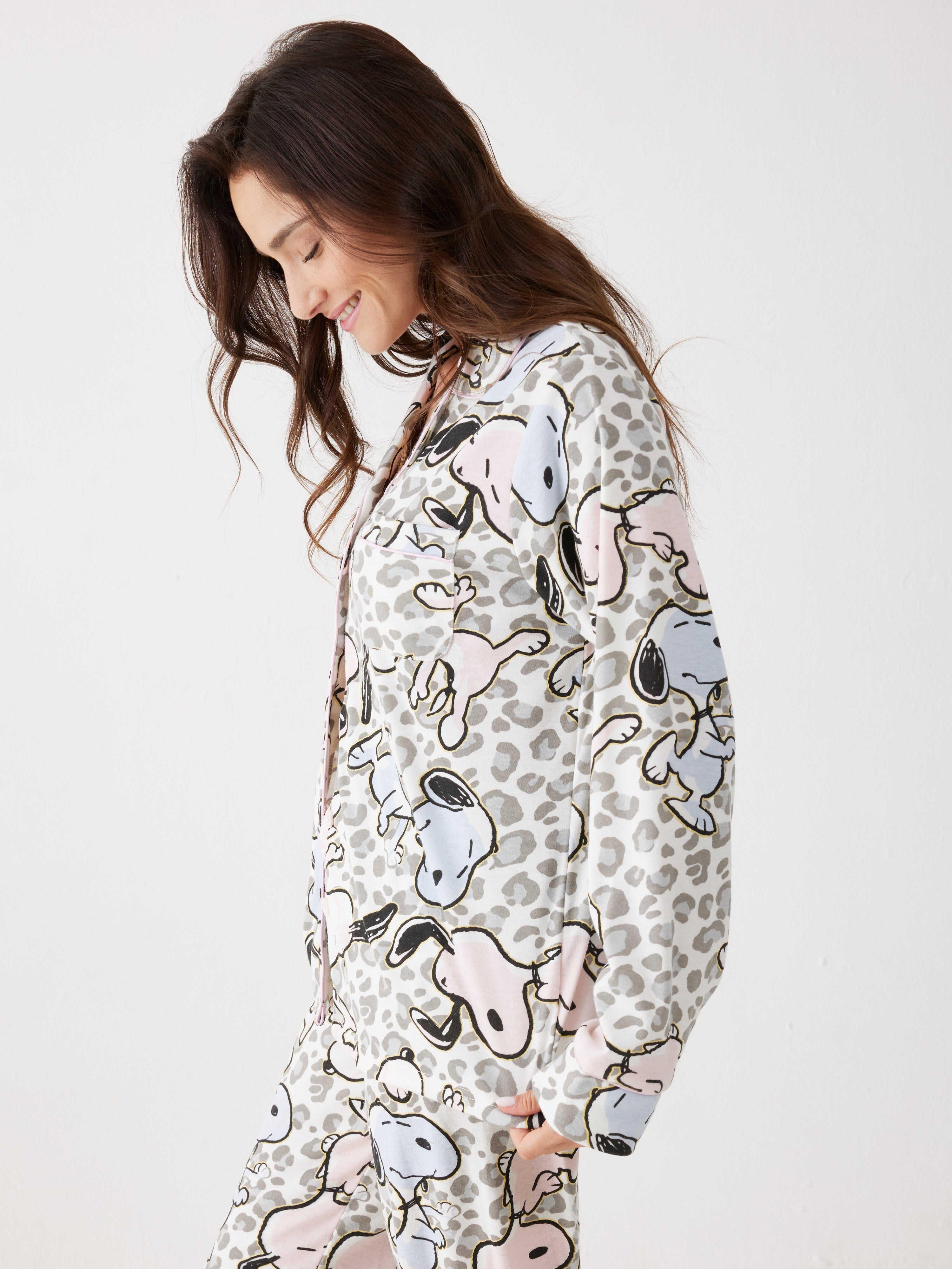 פיג'מה סנופי מכופתרת - שמנת