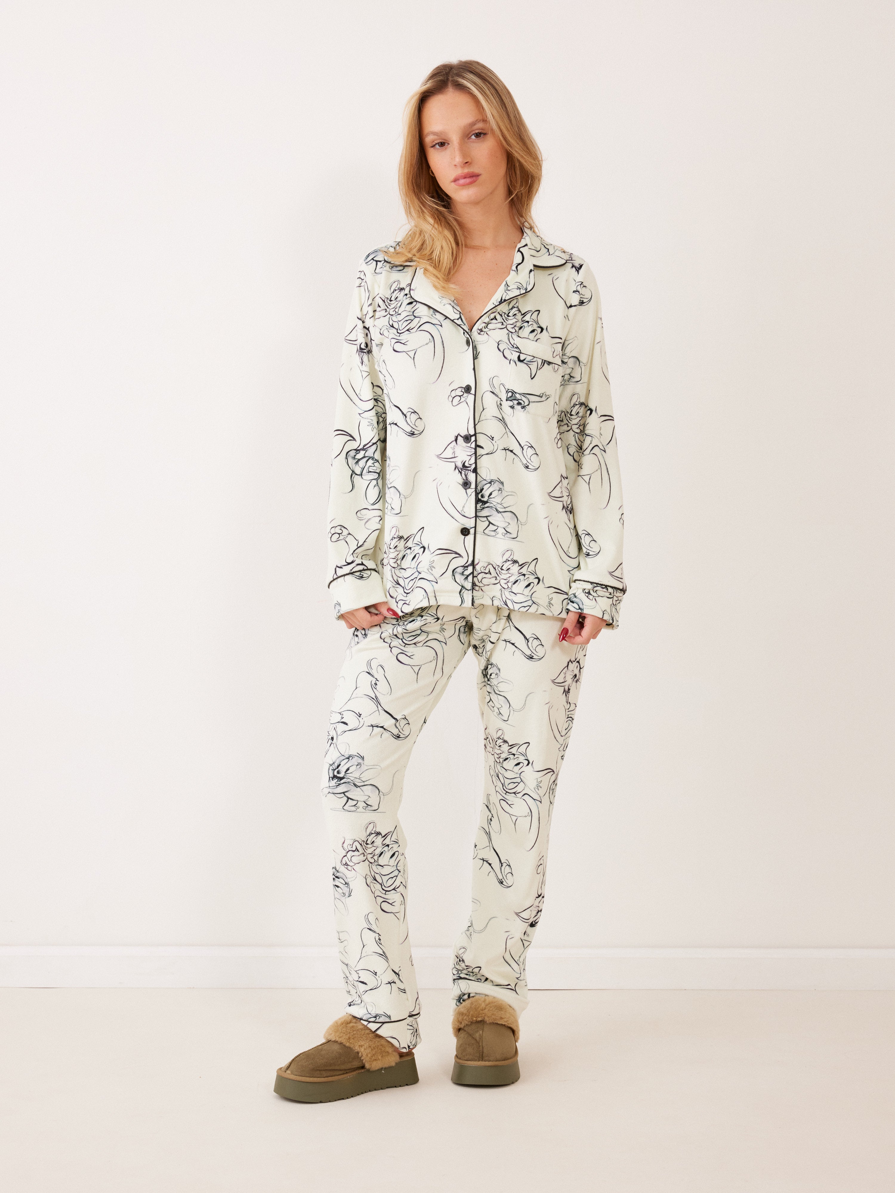 פיג'מה קטיפה מכופתרת TOM&JERRY - שמנת