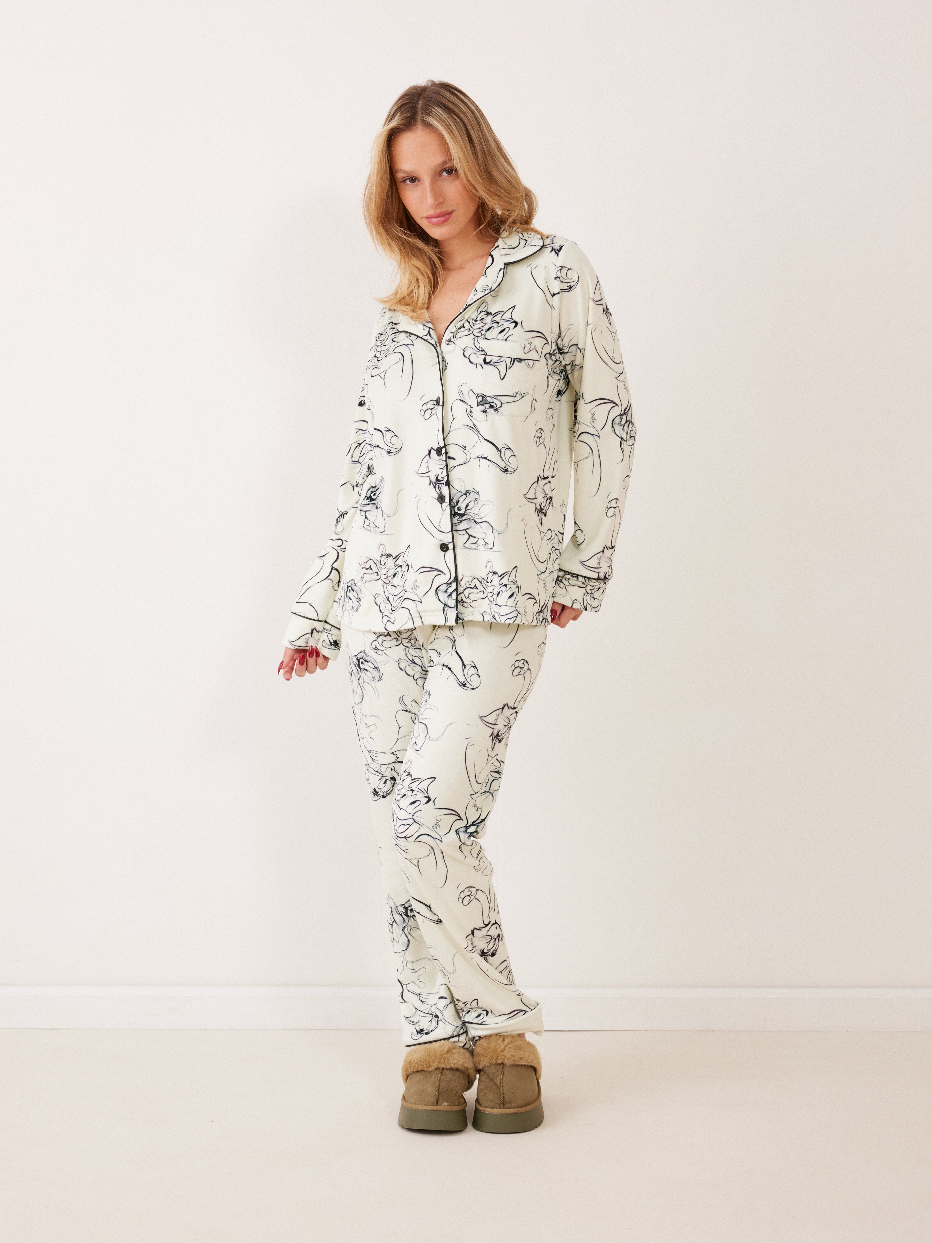 פיג'מה קטיפה מכופתרת TOM&JERRY - שמנת