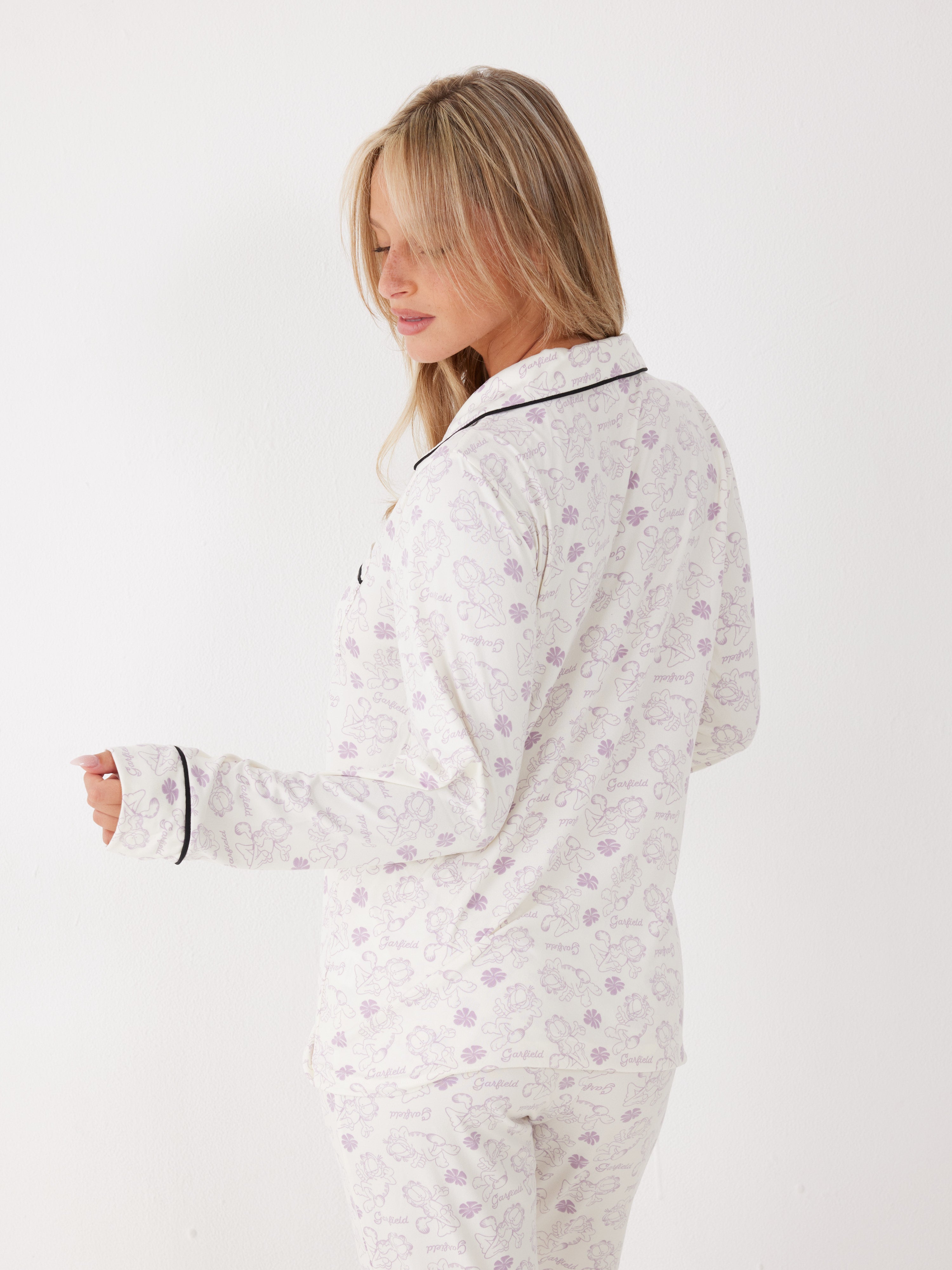 פיג'מה מכופתרת גארפילד יאמי - שמנת