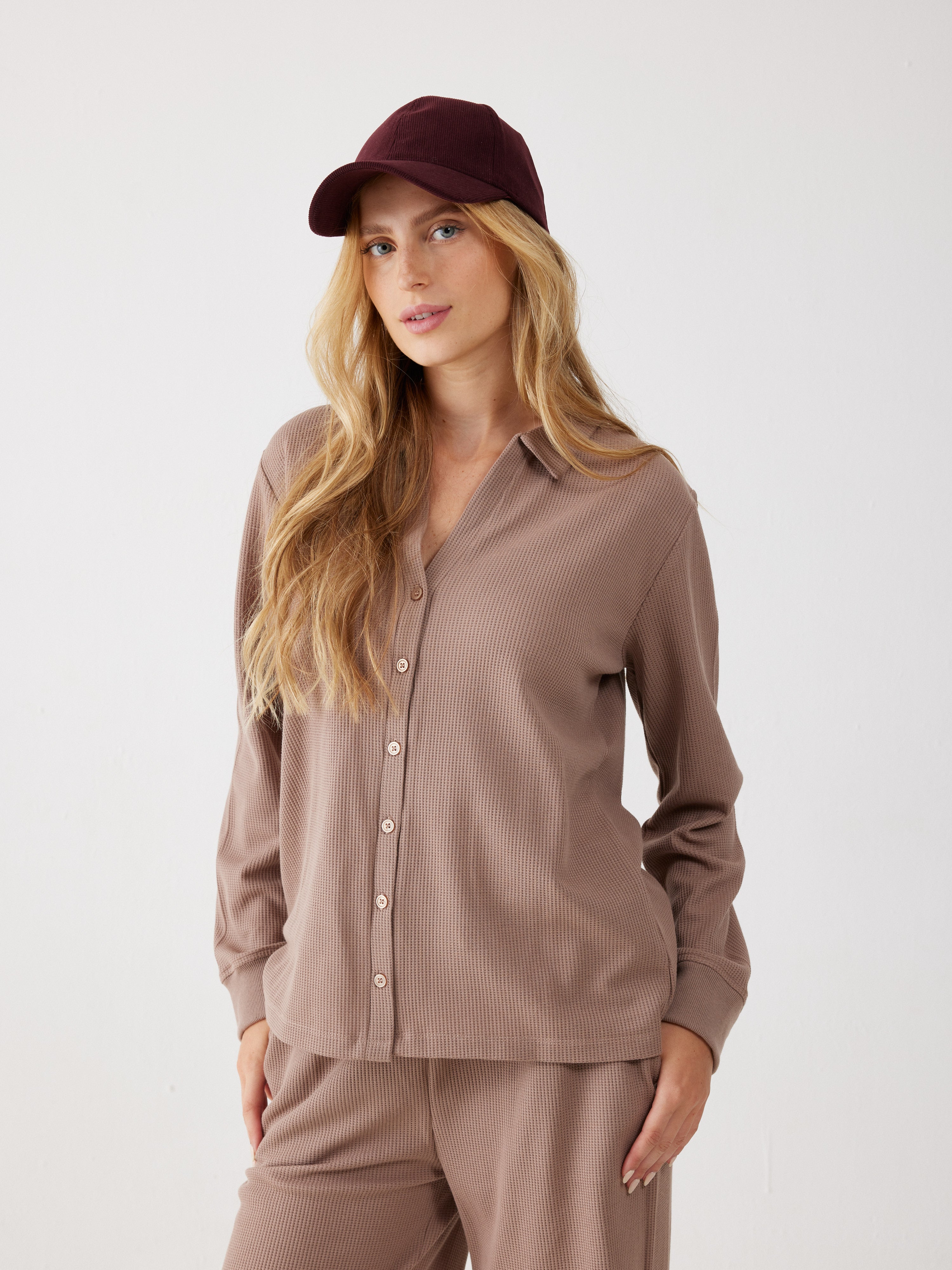 חליפת פנאי מכופתרת וואפל - קפה