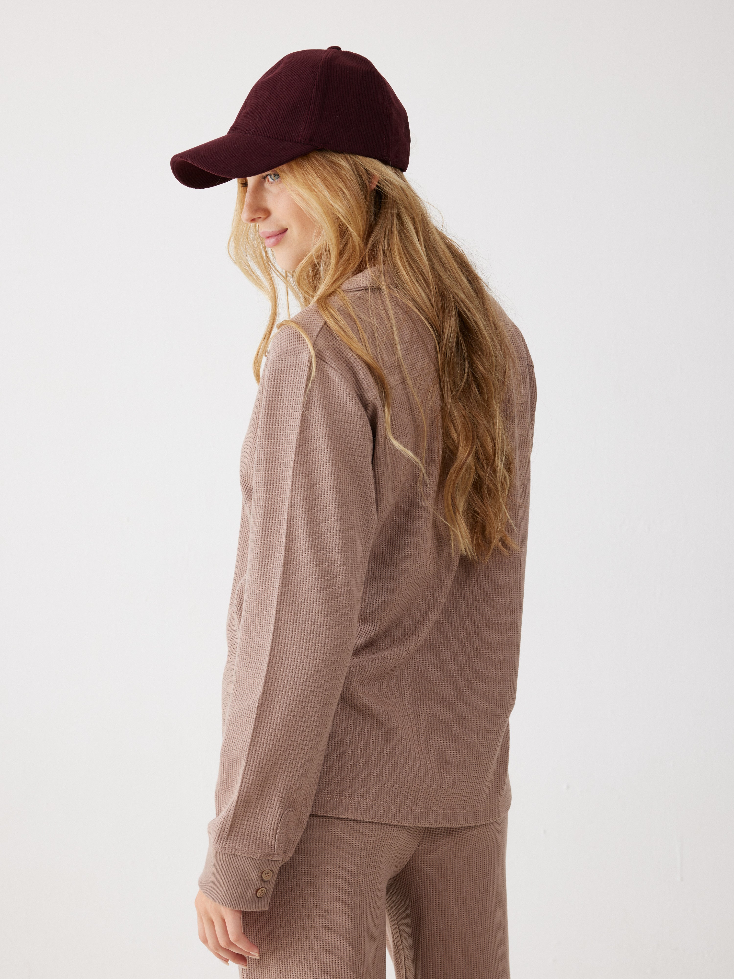 חליפת פנאי מכופתרת וואפל - קפה