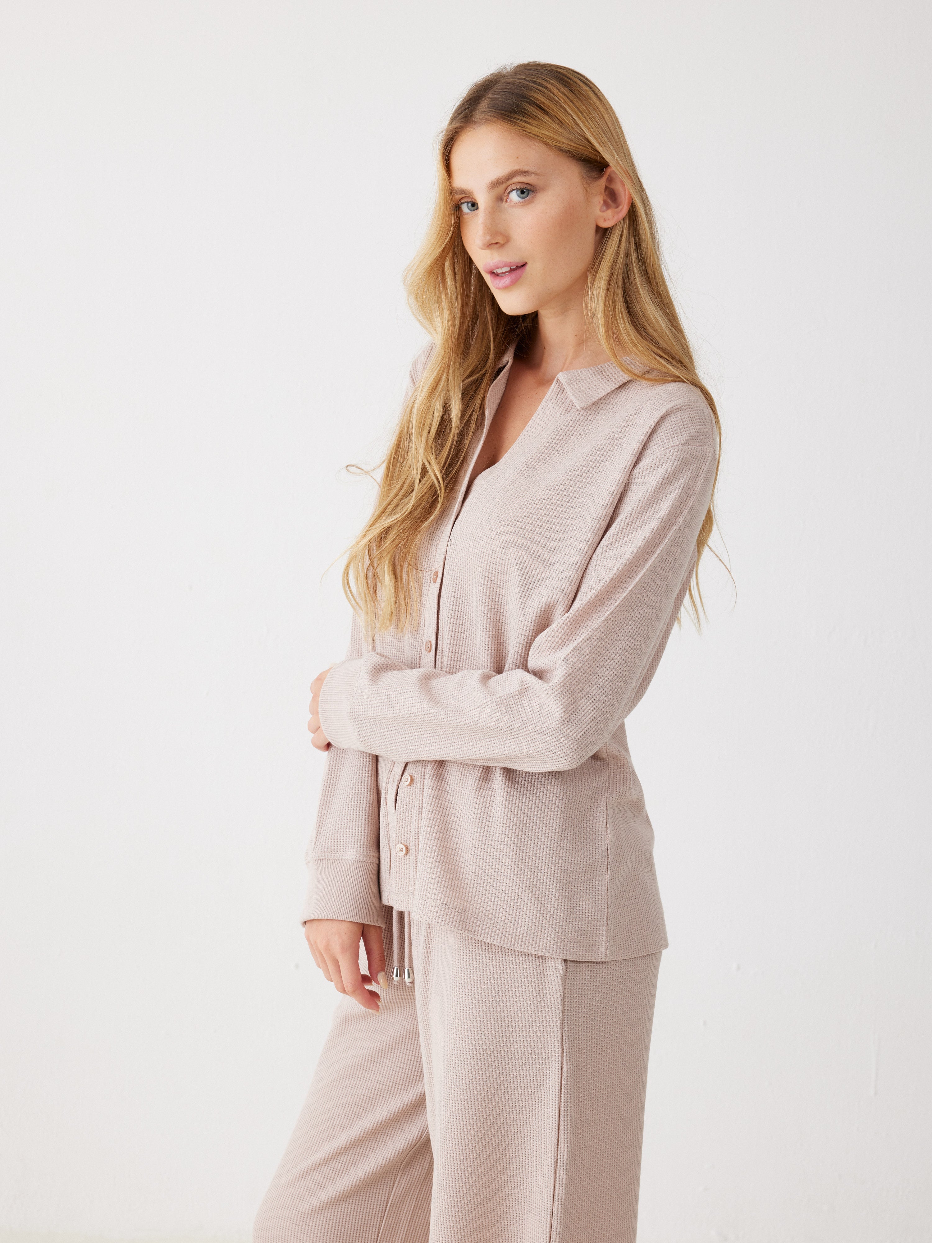 חליפת פנאי מכופתרת וואפל - חול