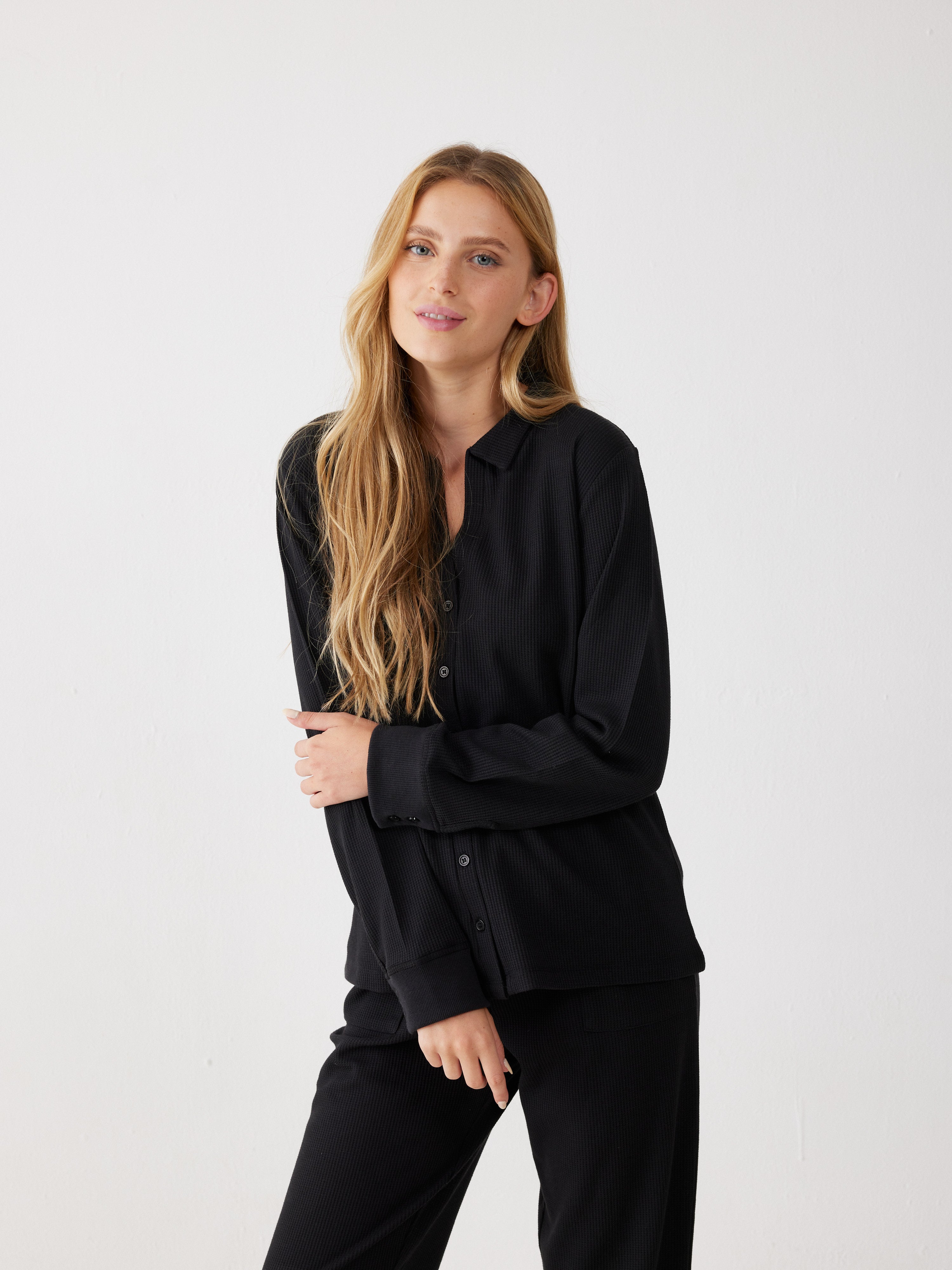 חליפת פנאי מכופתרת וואפל - שחור