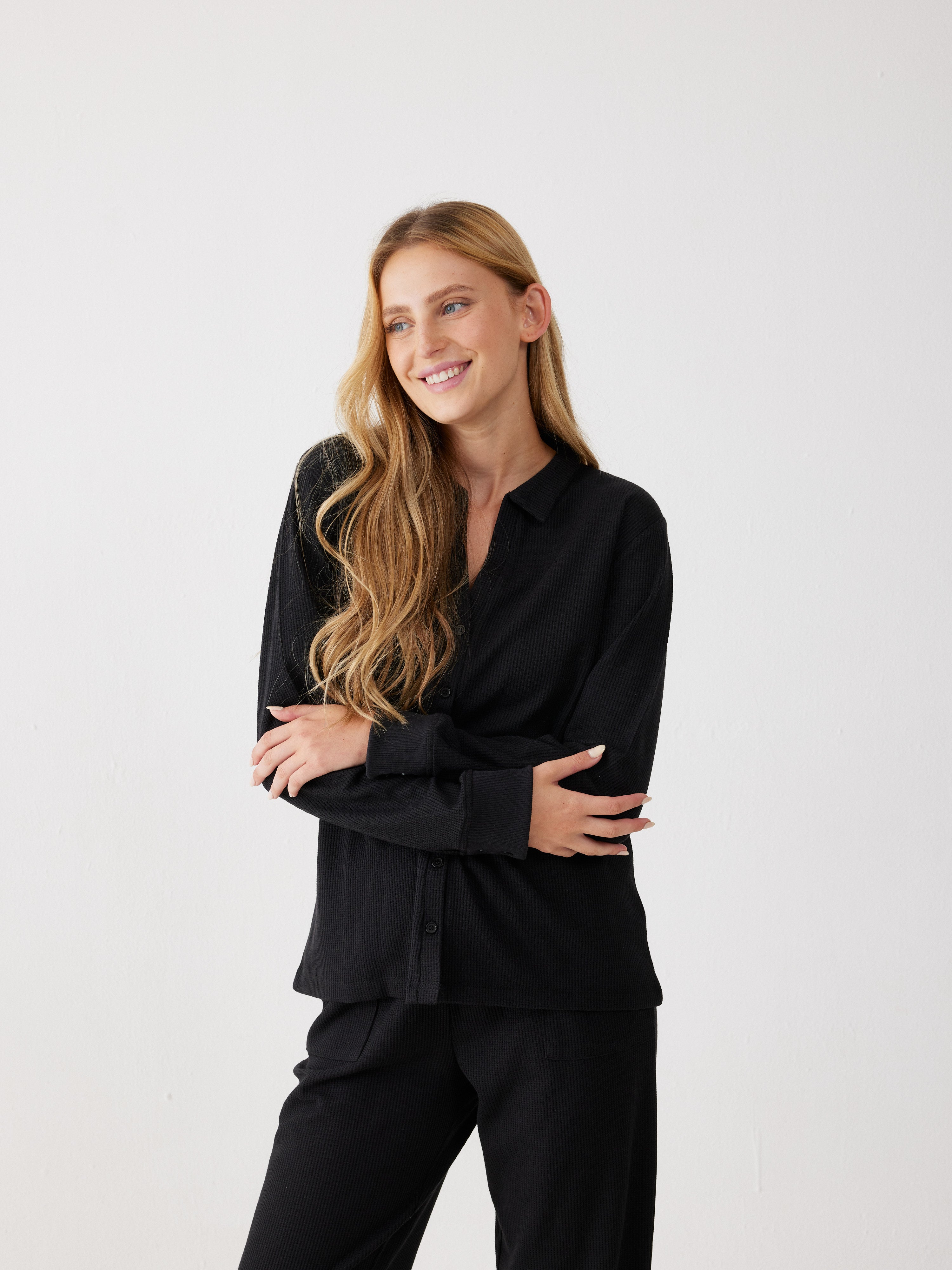 חליפת פנאי מכופתרת וואפל - שחור