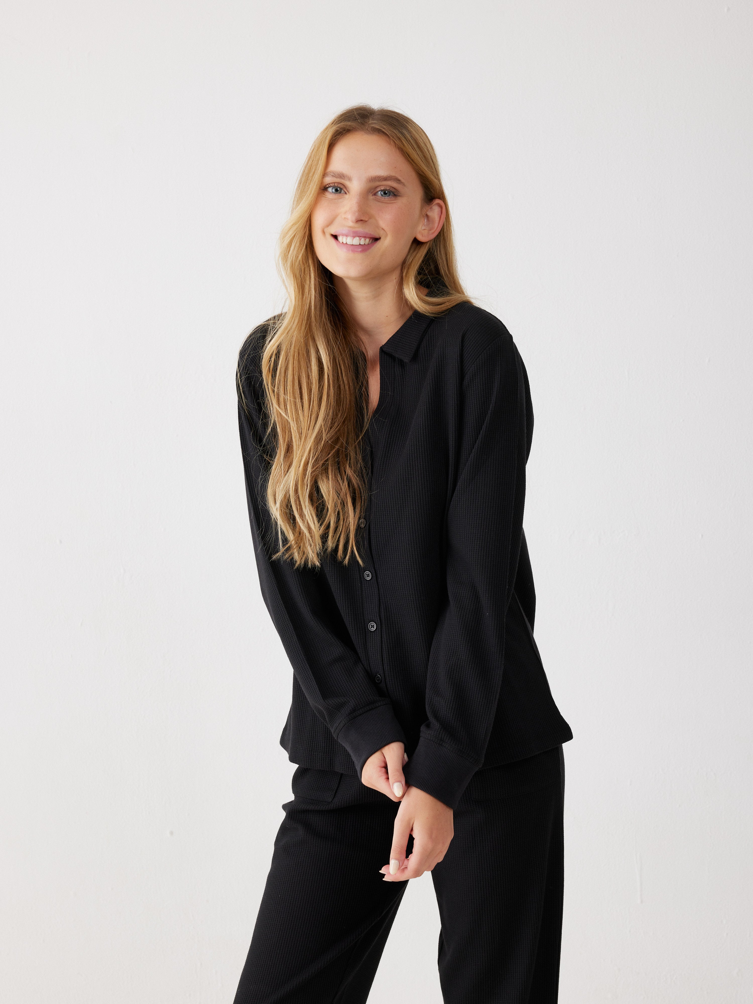 חליפת פנאי מכופתרת וואפל - שחור