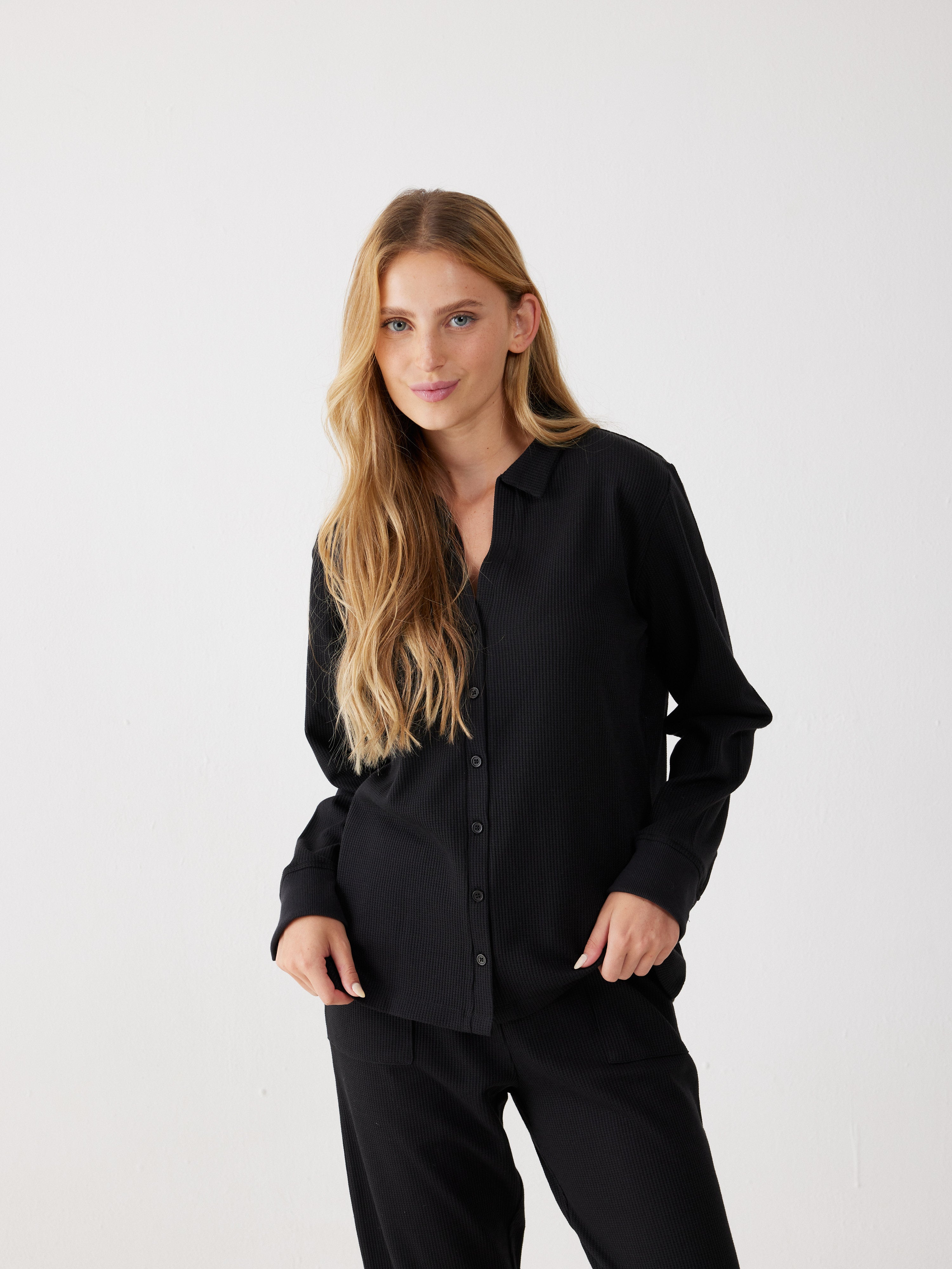 חליפת פנאי מכופתרת וואפל - שחור