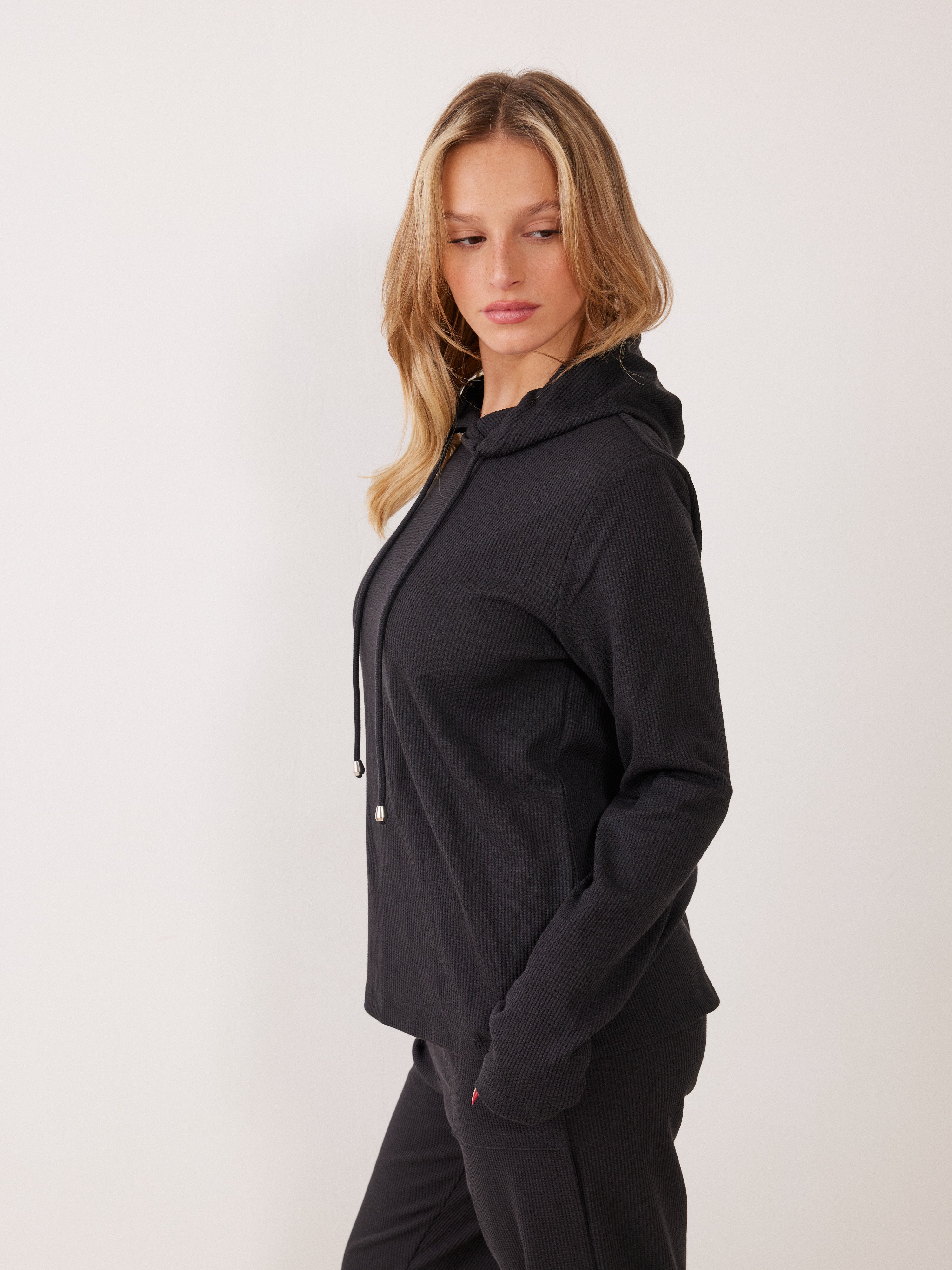 חליפת פנאי קפוצ'ון וואפל - שחור