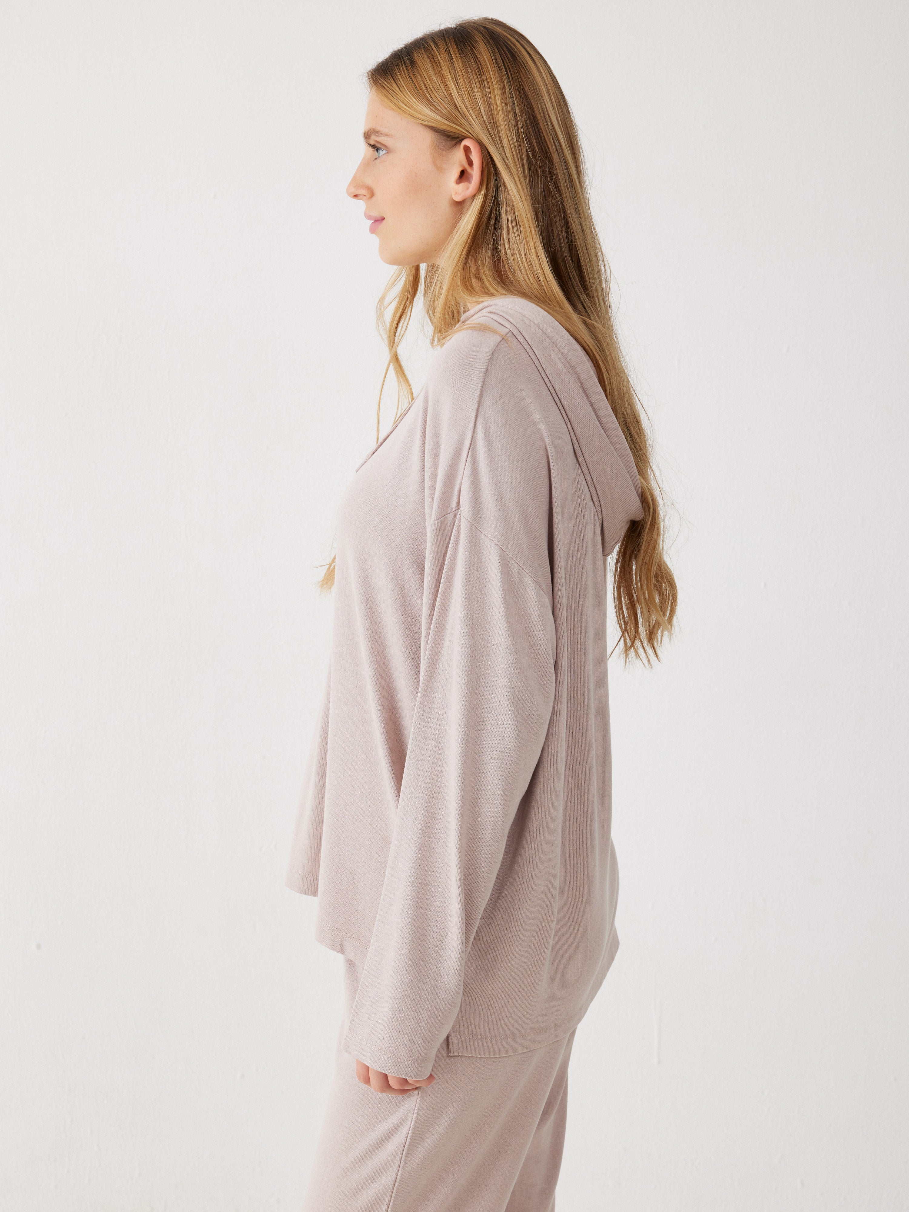 חליפת פנאי קפוצ'ון סריג דק - חול