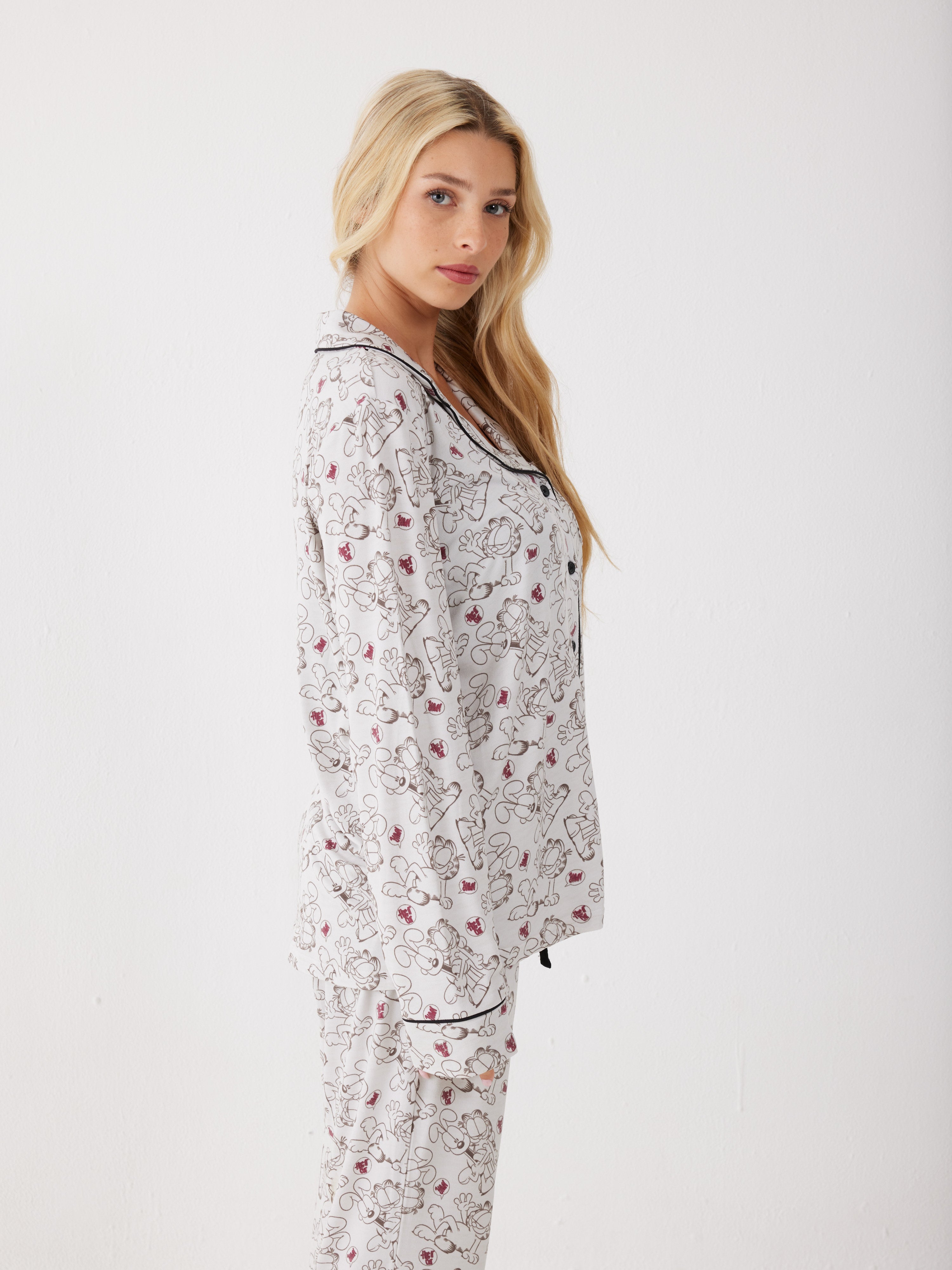 פיג'מה מכופתרת גארפילד יאמי - בז**