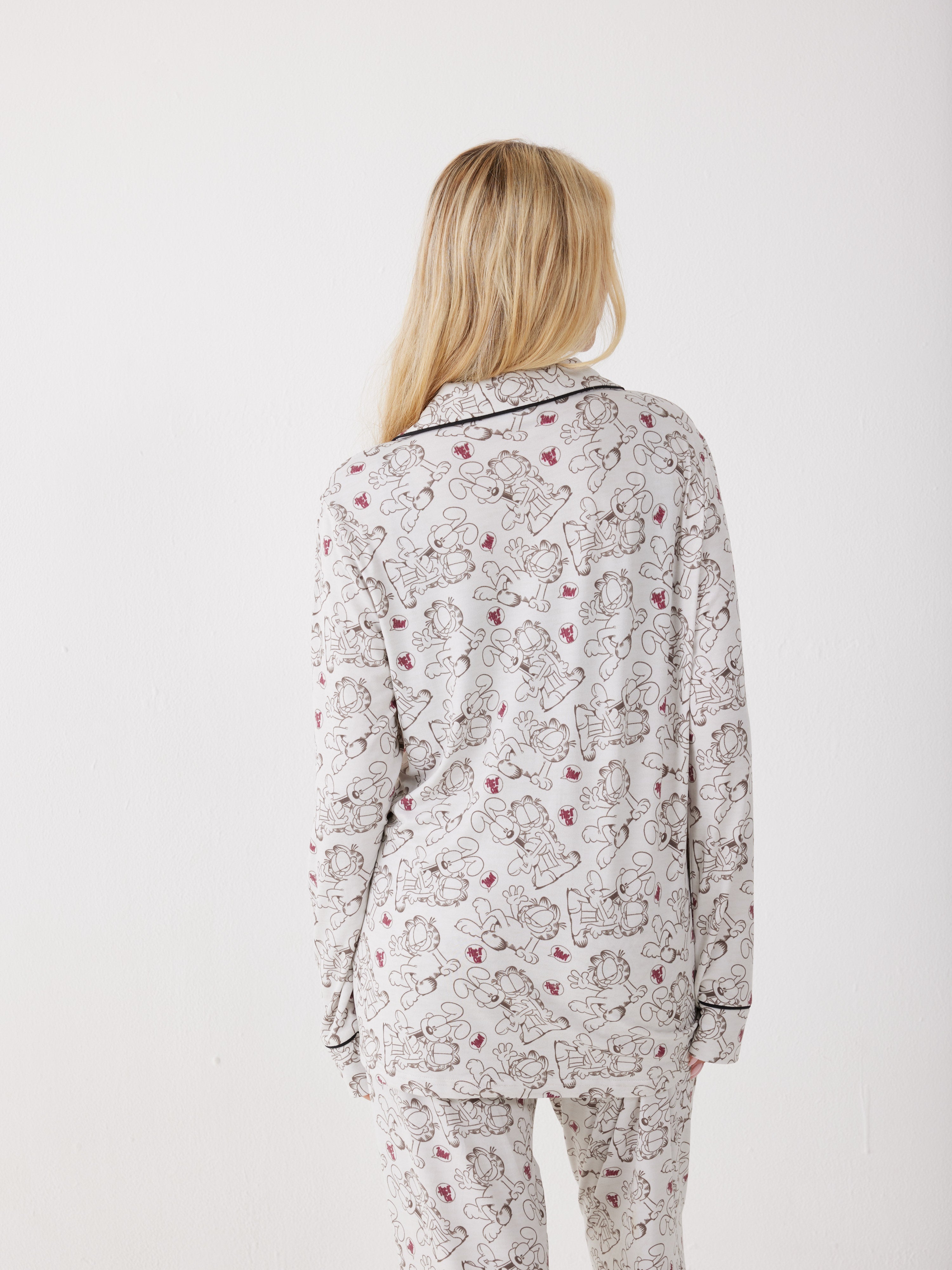 פיג'מה מכופתרת גארפילד יאמי - בז**