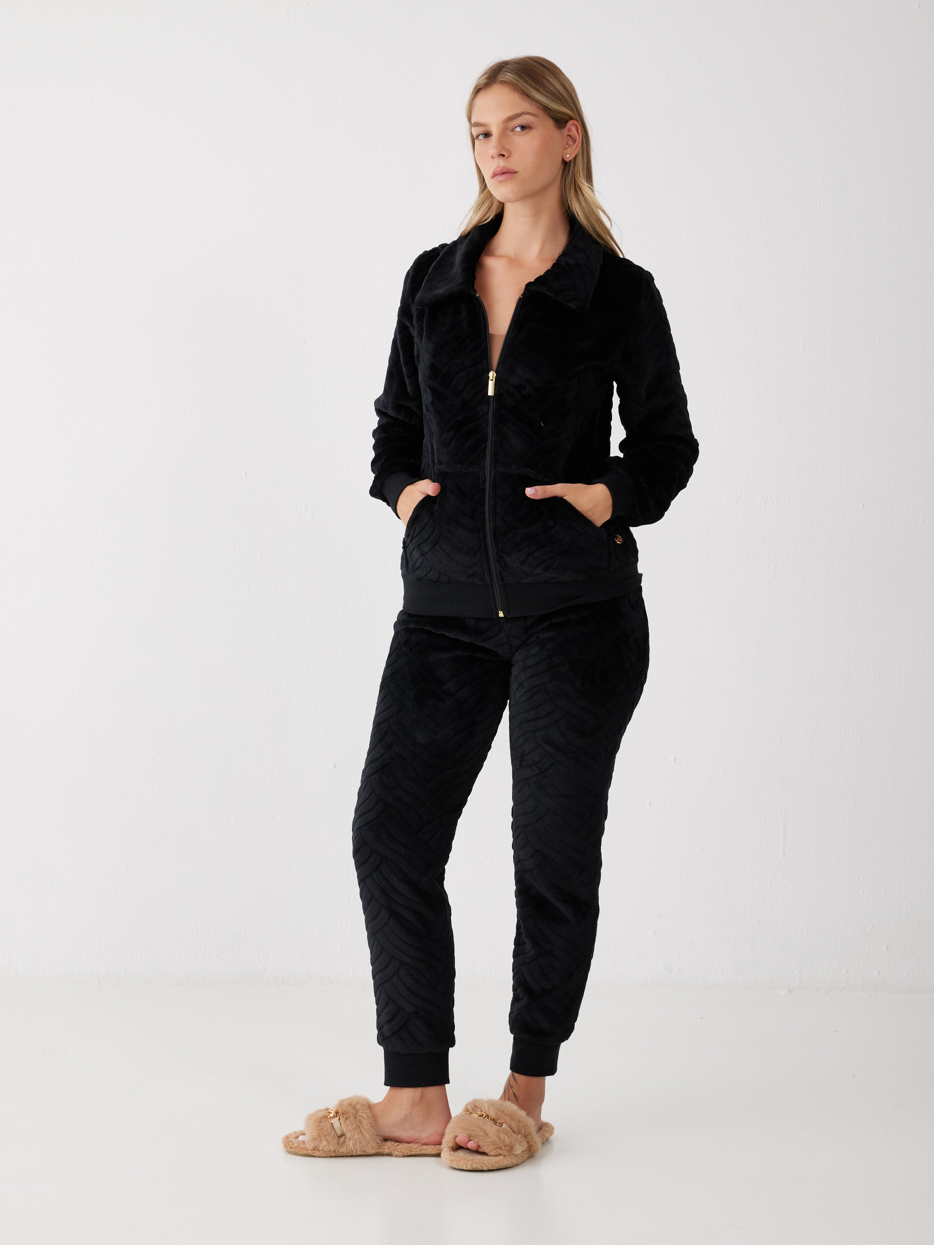 חליפת פנאי פלאפי רוכסן - שחור