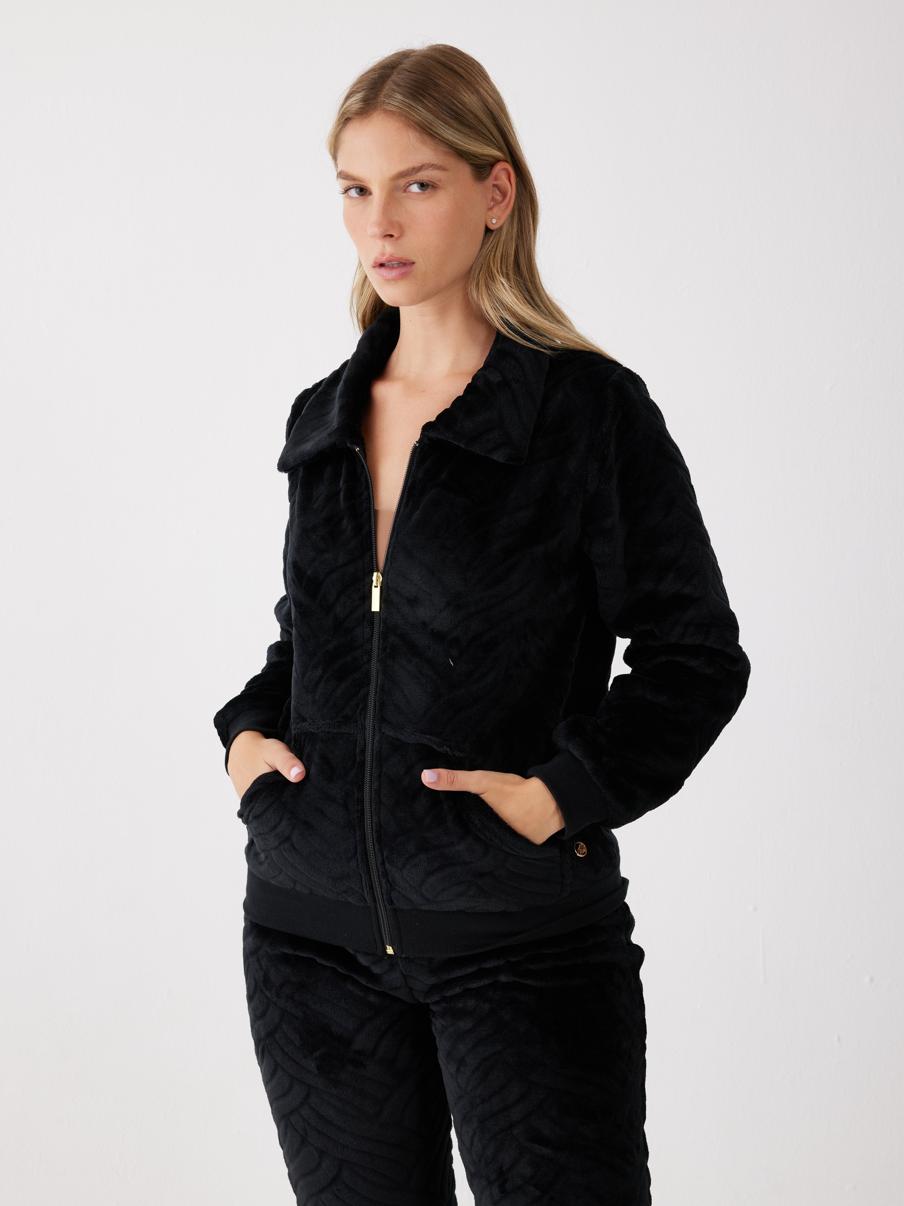 חליפת פנאי פלאפי רוכסן - שחור