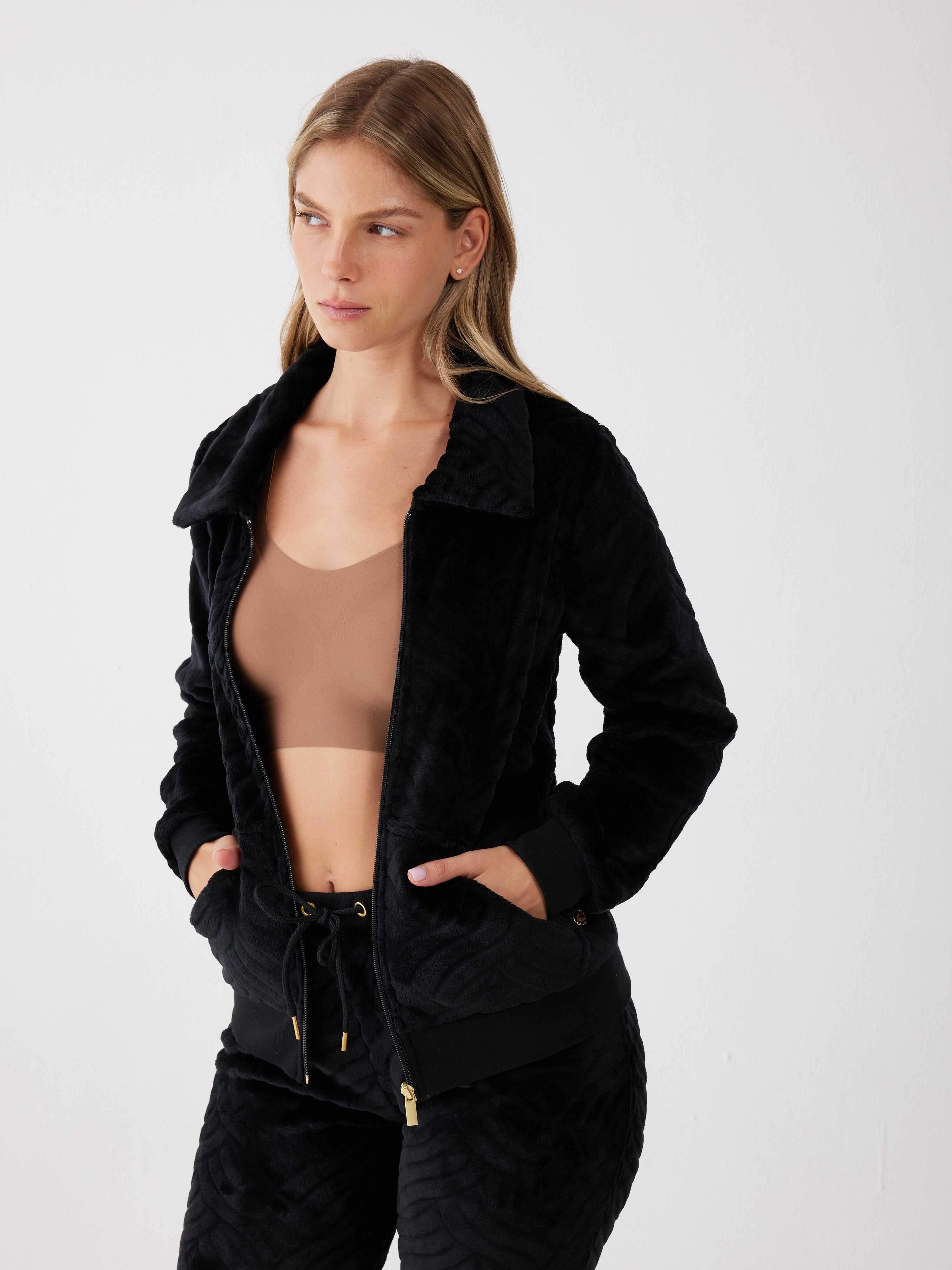 חליפת פנאי פלאפי רוכסן - שחור