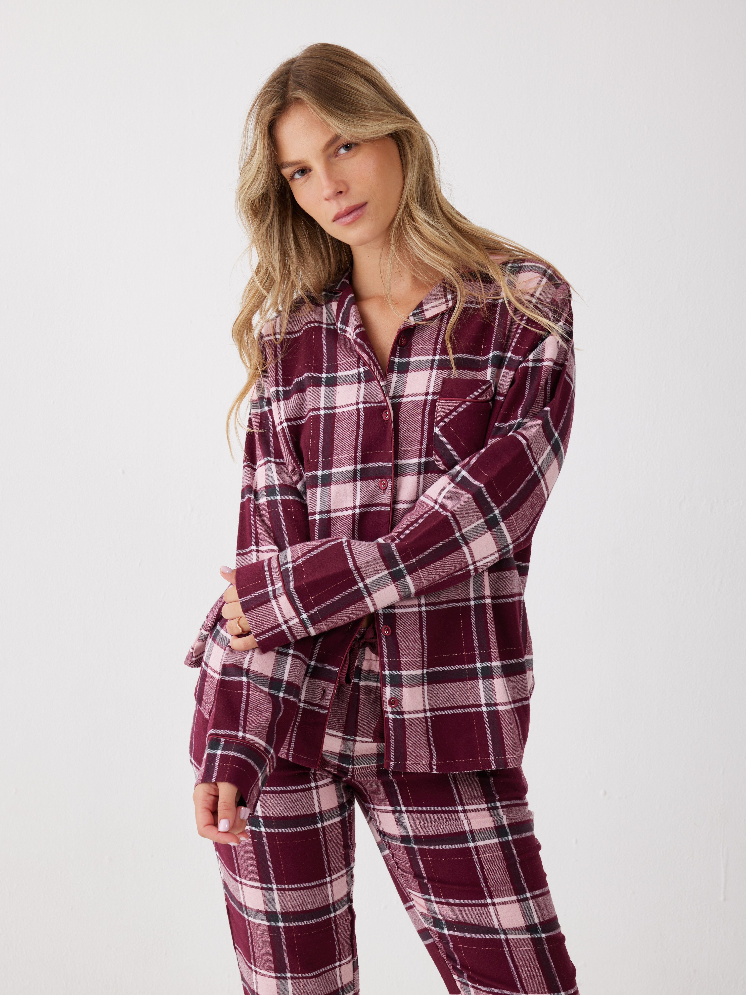 פיג'מת פלנל מכופתרת - בורדו
