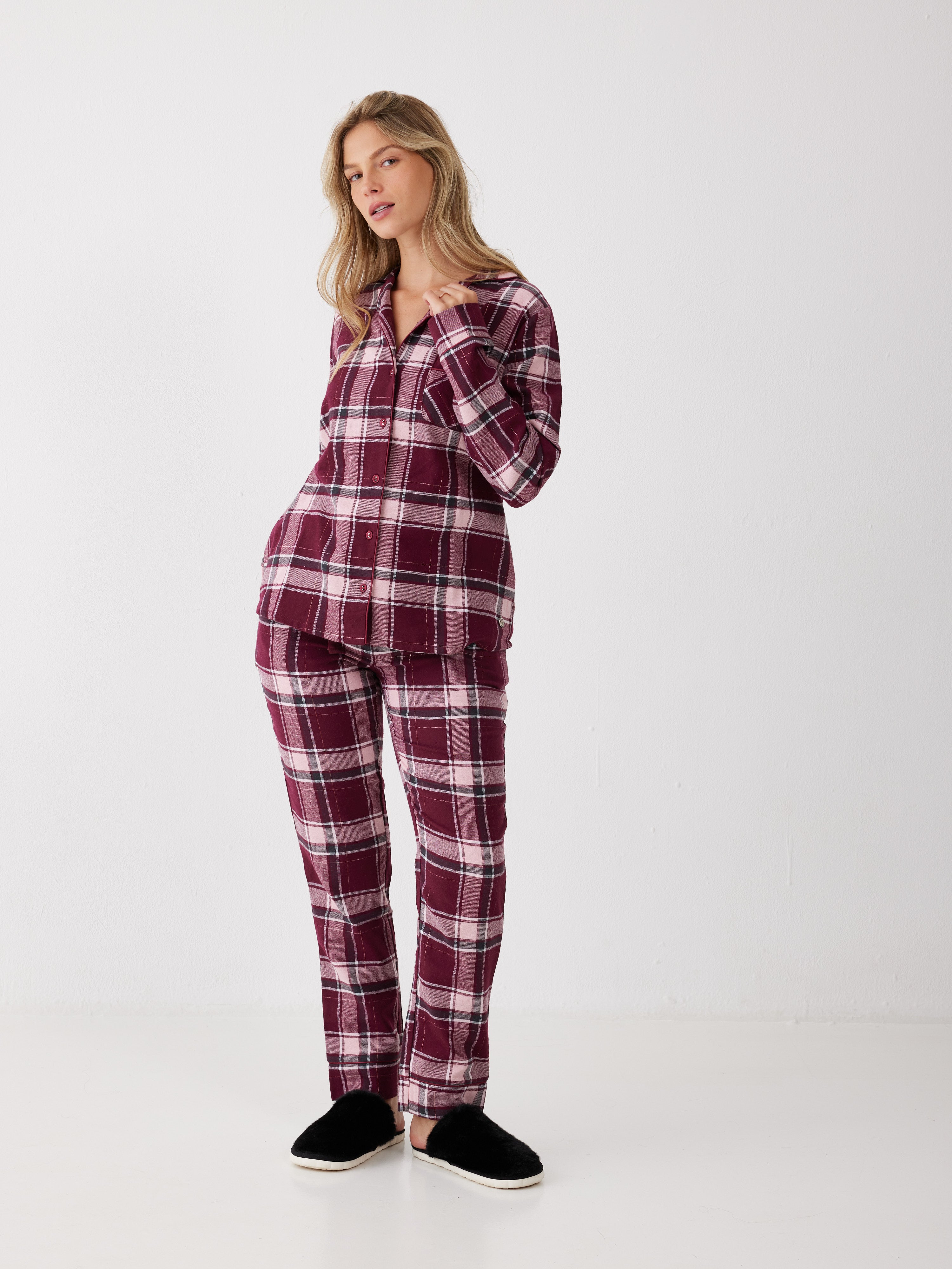 פיג'מת פלנל מכופתרת - בורדו