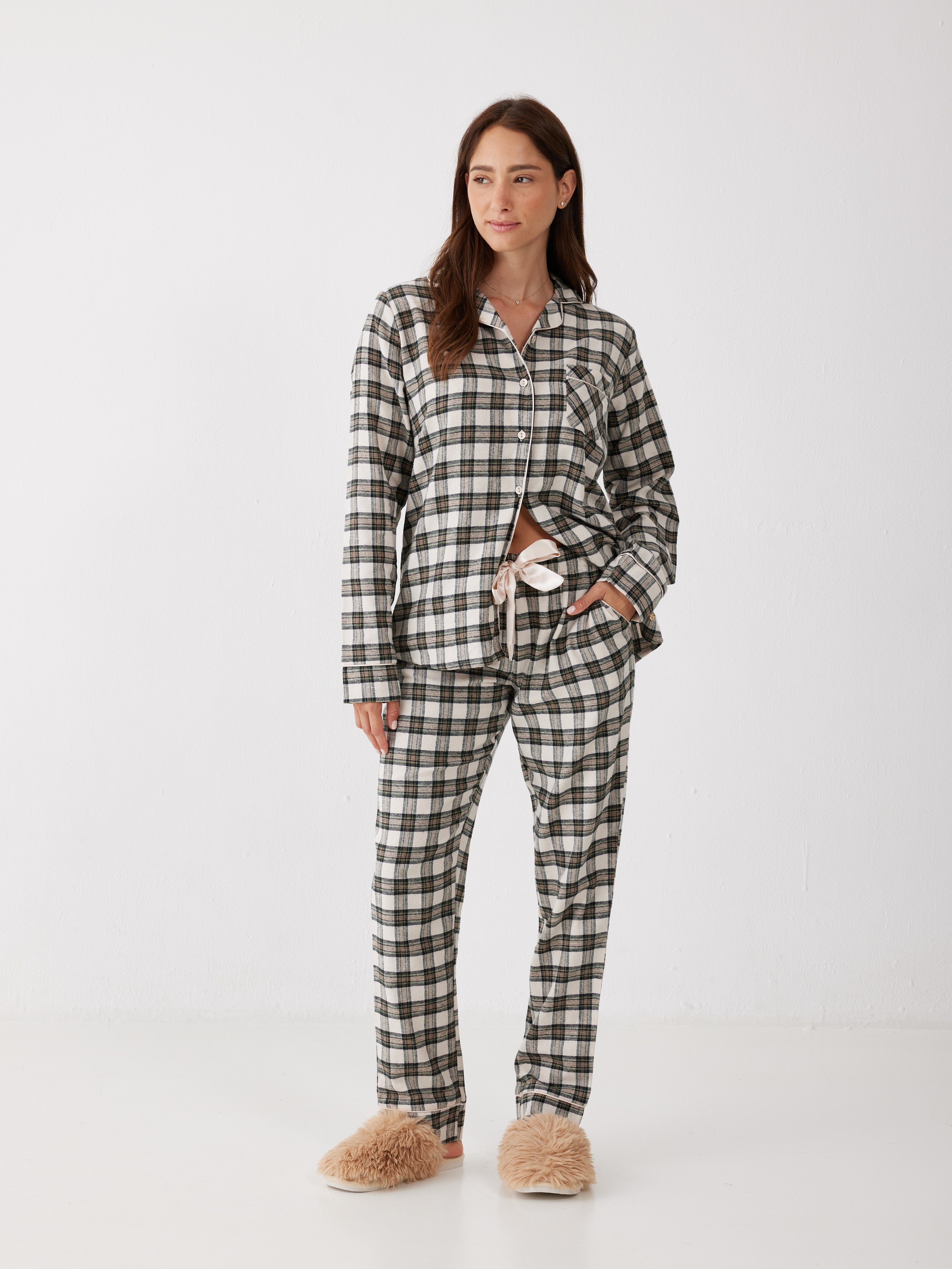 פיג'מת פלנל מכופתרת - בז